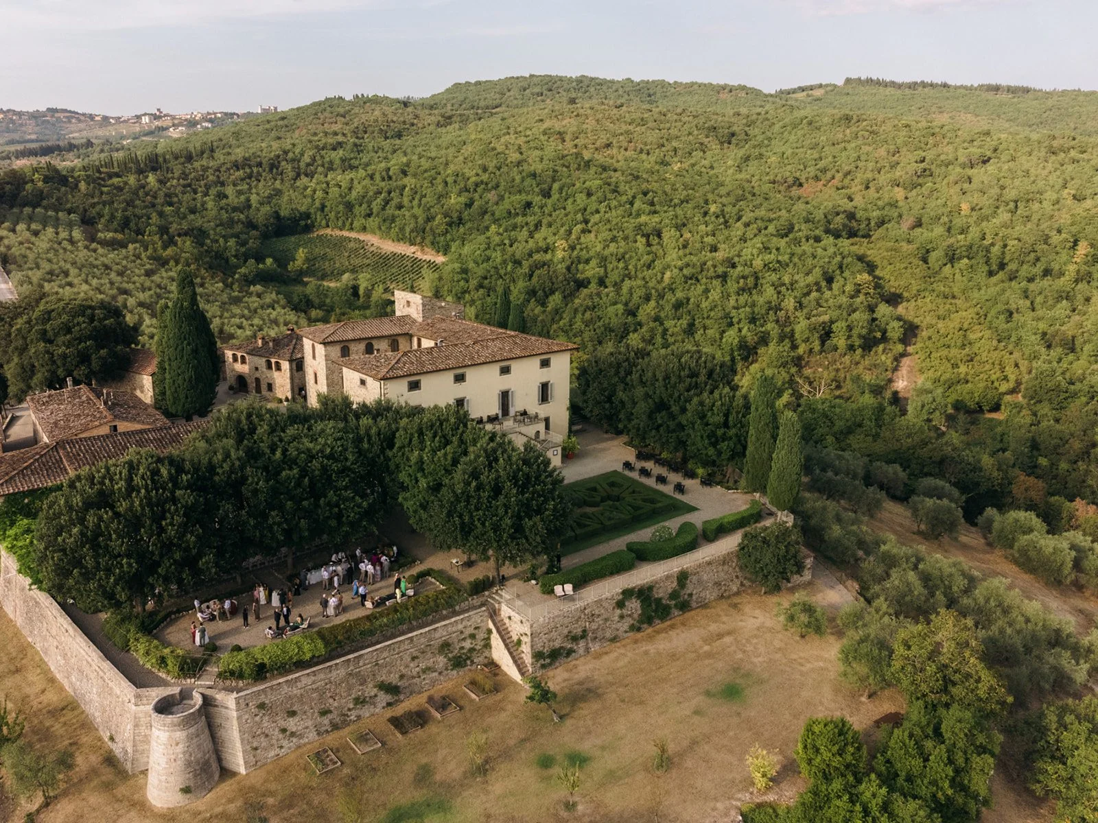 castellolaleccia_vanessailli_droneview.jpg