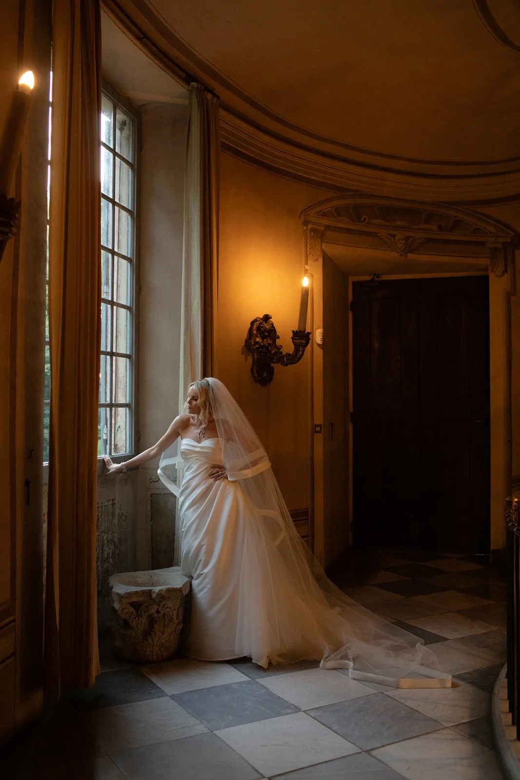 bride_intimate_portrait_villaalbergati_vanessailli_bologna.jpg