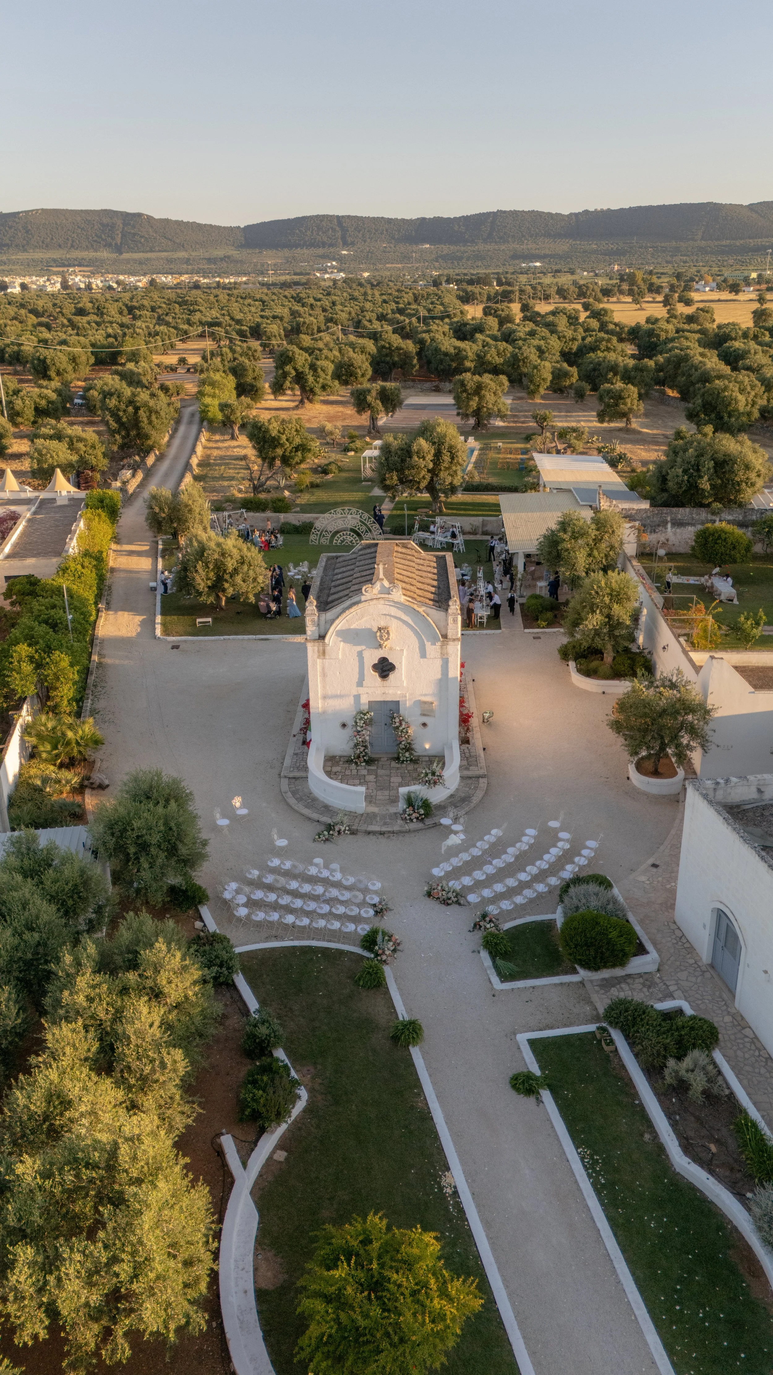 masseriasangiovanni_droneview_ceremony_vanessailli.jpeg
