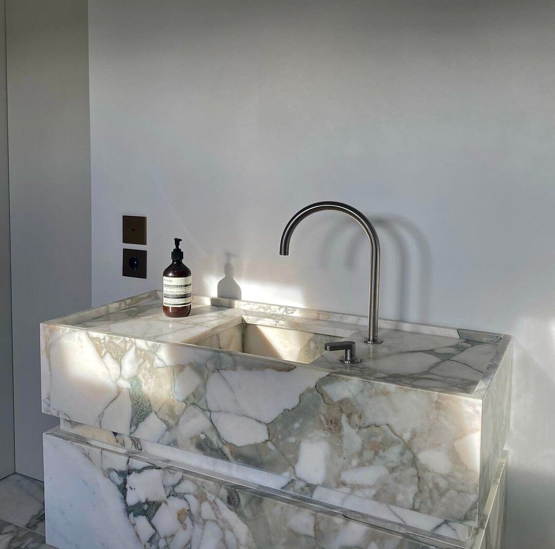 BATHROOM #inspo ⁣ ⁣ It is common to overlook the bathroom design and details. Functionality is usually the only thing that is taken into consideration, and even functionality is very important in every design project, the bathrooms are, very often, p