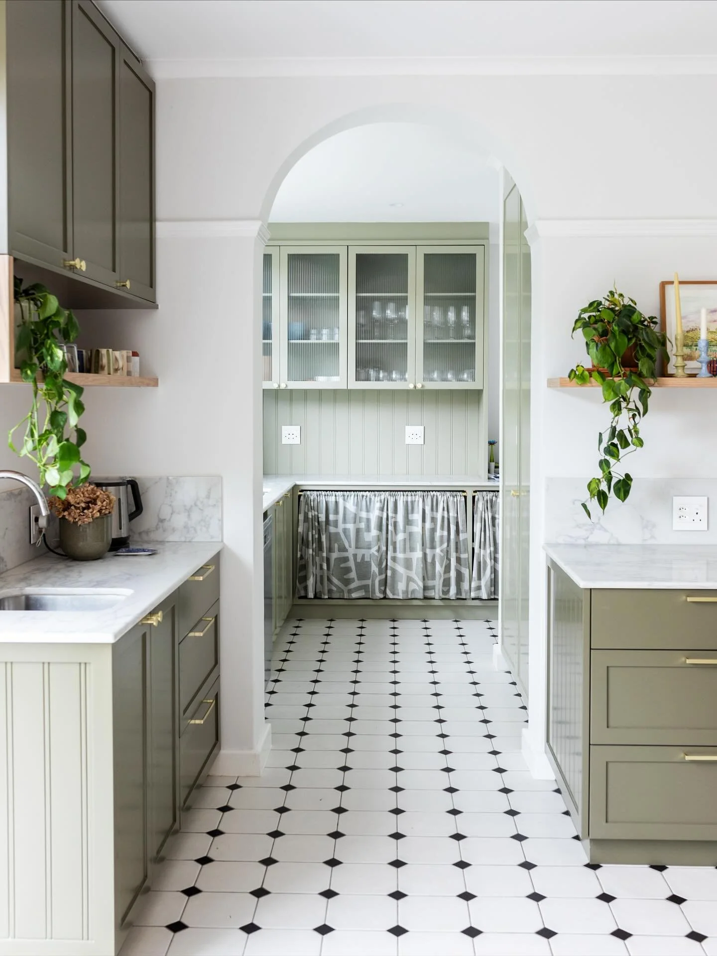 The moment when your scullery starts stealing the spotlight! No detail missed at House R, just double the kitchen goals 🤍

Captured by @vinylrae_photography 

#interior #design #interiordeisgn #interiordecor #kitcheninterior #kitchendesign #customki