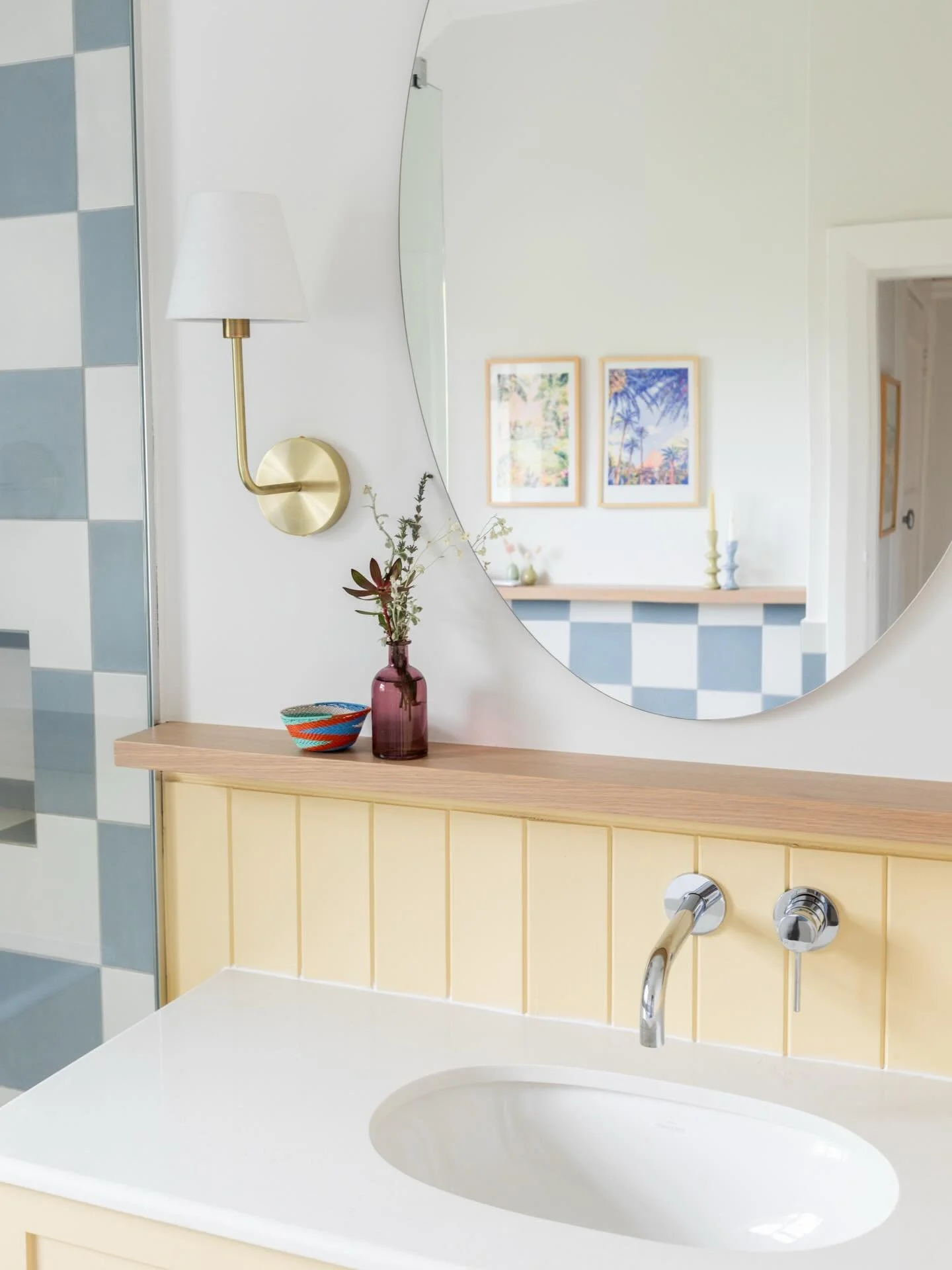 Where mornings begin with giggles and nights end with splashes 🛁

Buttery yellow meets sky blue in the kids bathroom at House R - playful, fresh and functional 🤍

Captured by @vinylrae_photography 

#homerenovation #renovation #capetowninteriordesi