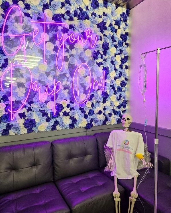 When your vibe is drop-dead gorgeous! 💀💧
Happy Halloween from Destiny Drip Bar 🎃👻