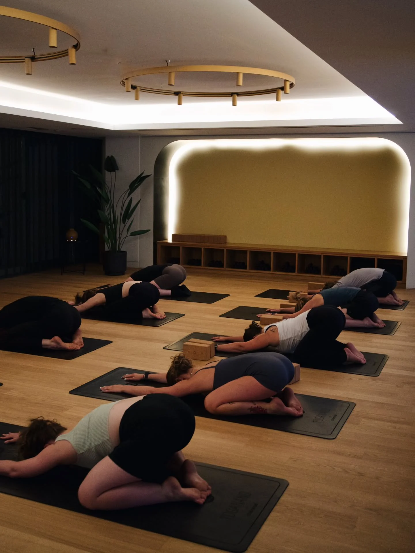 On Tuesday & Wednesday mornings, you can start your day off in the best possible way with @yogi_wen & @lynne_fugard at Yoganand Block. 
If you work in the city centre, then join a morning flow to ground, connect and get yourself into a good