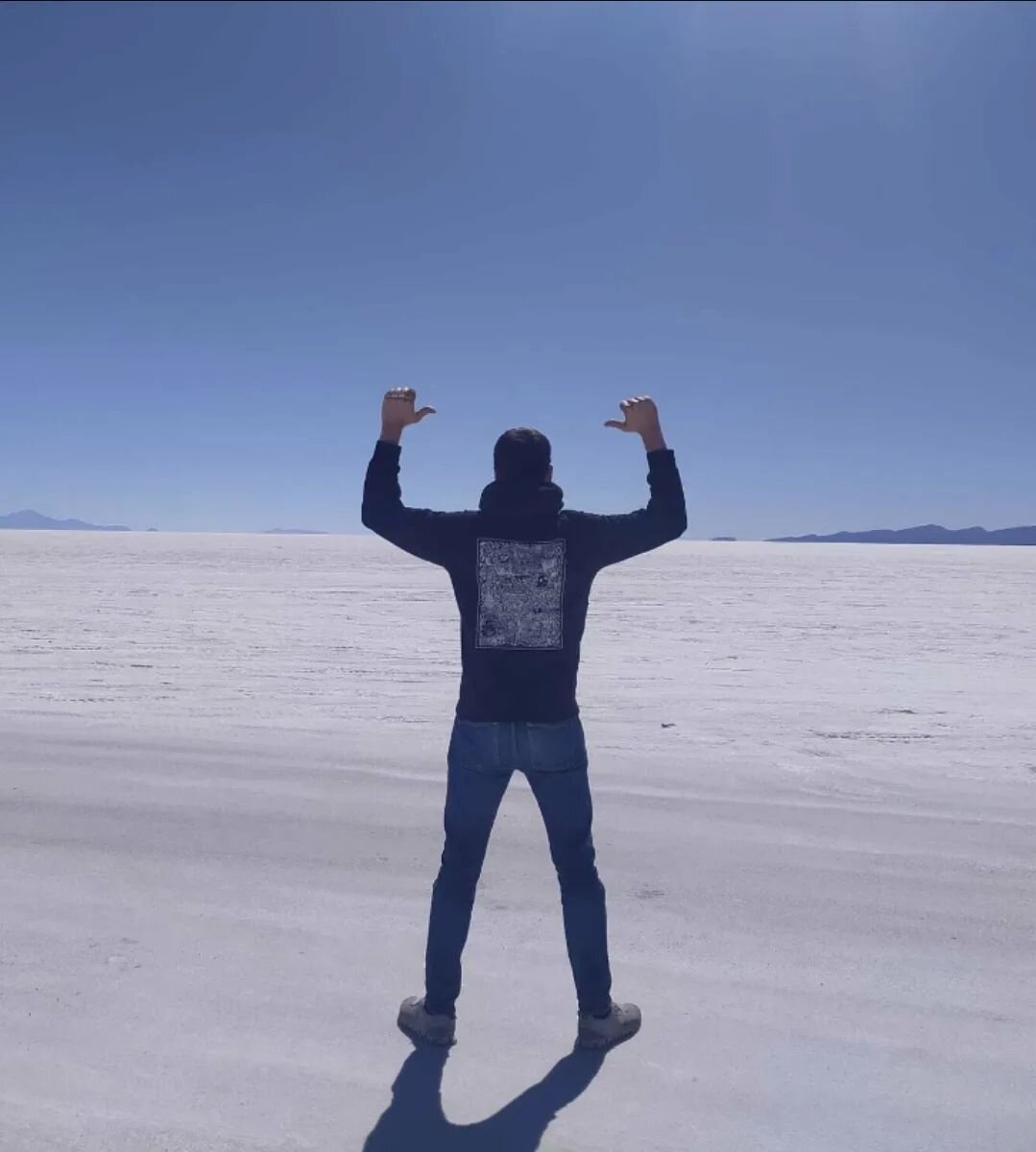 Take us on vacation with you, our merch loves to travel! ✈️ thank you Nicolas for this beautiful picture of yourself with our Black Soup hoodie at Salar de Uyuni in Bolivia!