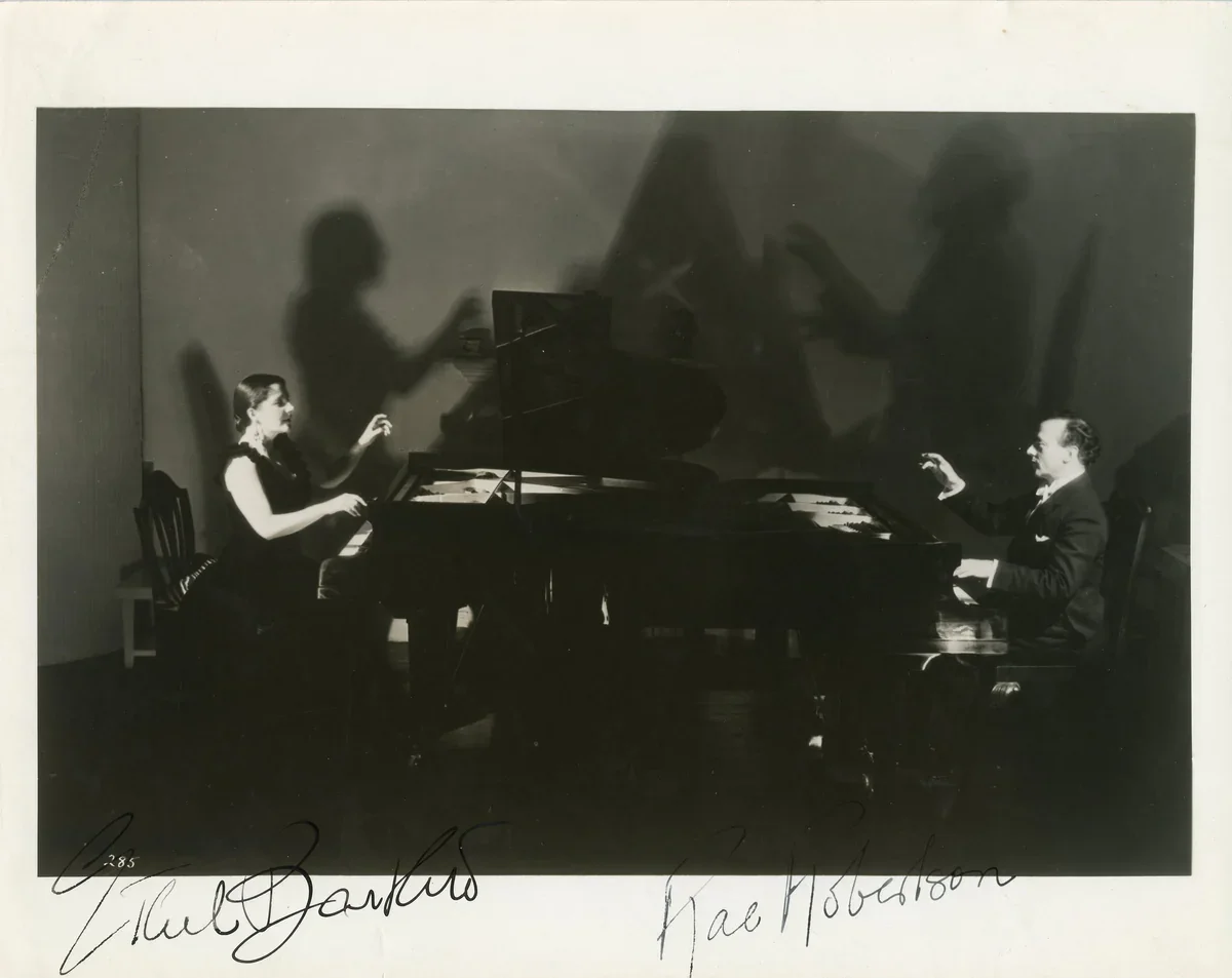 Bartlett_2C_Ethel_26_Robertson_2C_Rae_Signed_Photograph_3405.webp