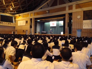 Shunzo at a seminar in Northern Japan speaks with students.