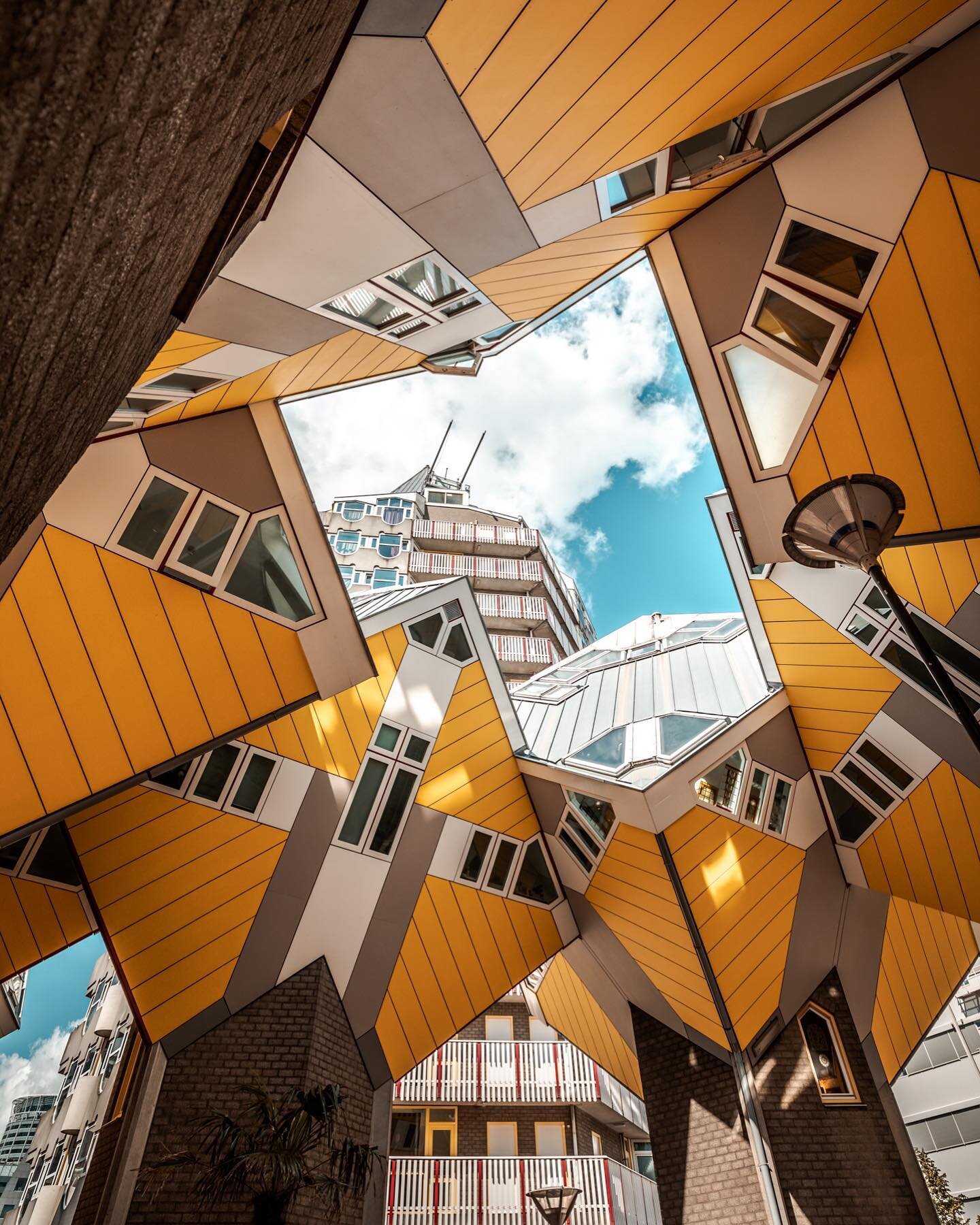 Rotterdam&rsquo;s playground! Amazing cubehouses and the pencil building. 

#symmetrykillers #loverotterdam
#visitrotterdam #vistholland #urbanphotography #cubehouses #cubehousesrotterdam 
#streetphotography #canon #canonbelgium #rotterdam #architect