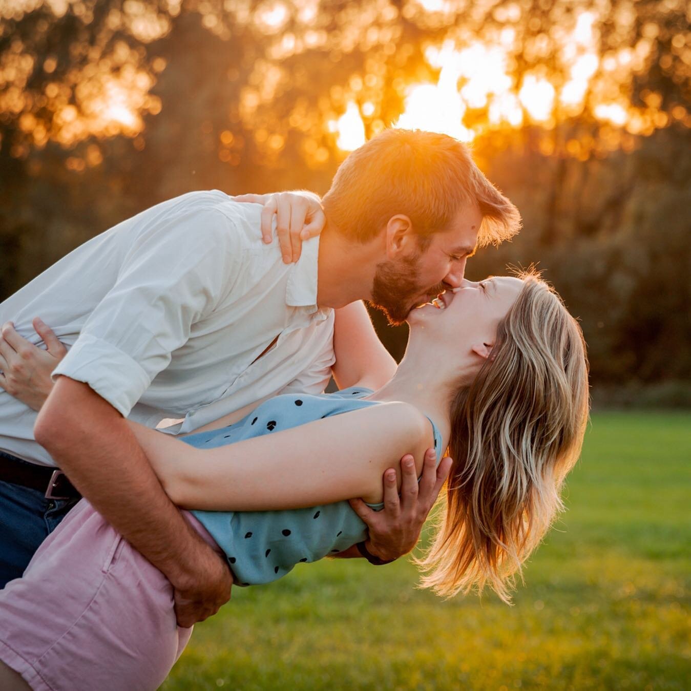 Dreaming of summer times. Golden hour time. I can't wait to get out again and capture beautiful memories with you all. 
#strong #holdon #ikblijfinmijnkot #throwback #summer #summervibes #canonbelgium #canon #portraits #moodygrams #moody #sunset #gold