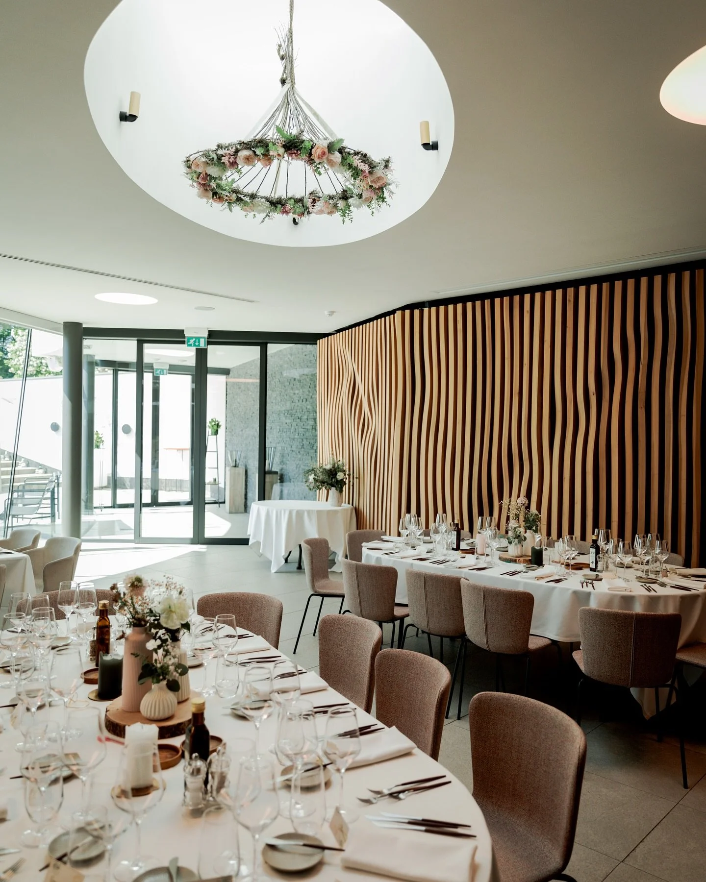 Credits aan de mama van Elodie voor de wondermooie decoratie op hun huwelijk. Een zolder vol aan zelfgemaakte deco fleurde hun dag. 

@krekelhof_gooik