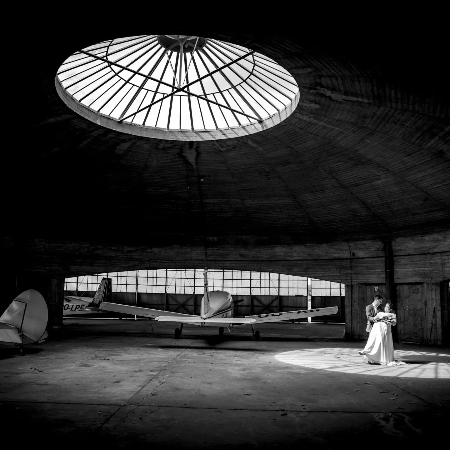 Perfect light, perfect setting 👌🏻

Zoek je nog een huwelijksfotograaf voor 2026 of 2027? Neem zeker een kijkje via de website of stuur een berichtje voor een vrijblijvende babbel en info! 

#vliegveld #huwelijk #huwelijksfotograaf #cnphotography #w