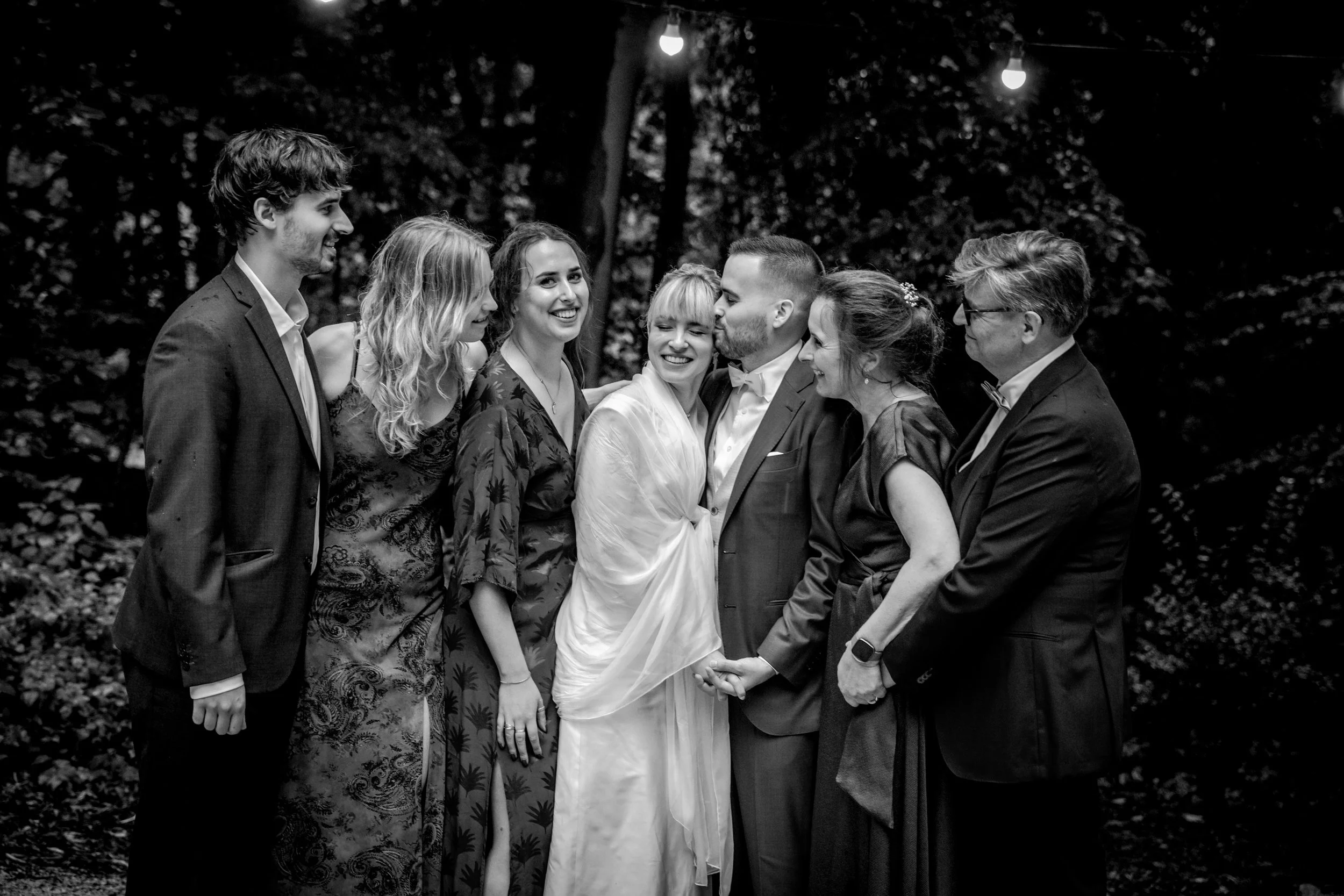 &ldquo;Schuif maar wat dichter en dichter en dichter!&rdquo;
Familiefoto&rsquo;s kunnen ook gezellig zijn hoor 😉

#weddingphotography #cnphotography #trouwfotograafbelgi&euml; #trouwfotograaf #leflorebrussels