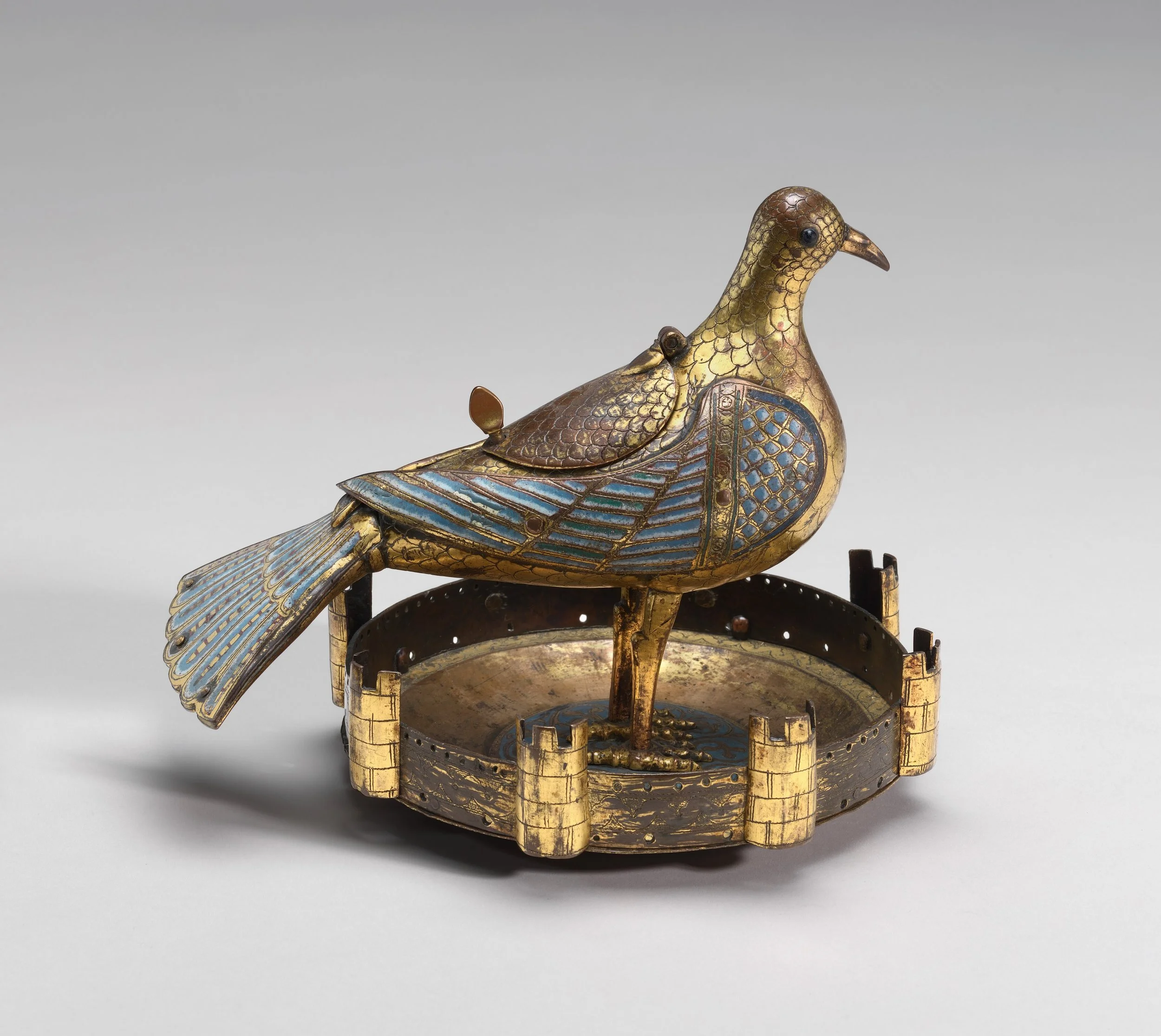 pyx_in_the_form_of_a_dove_1942.9.284.jpg