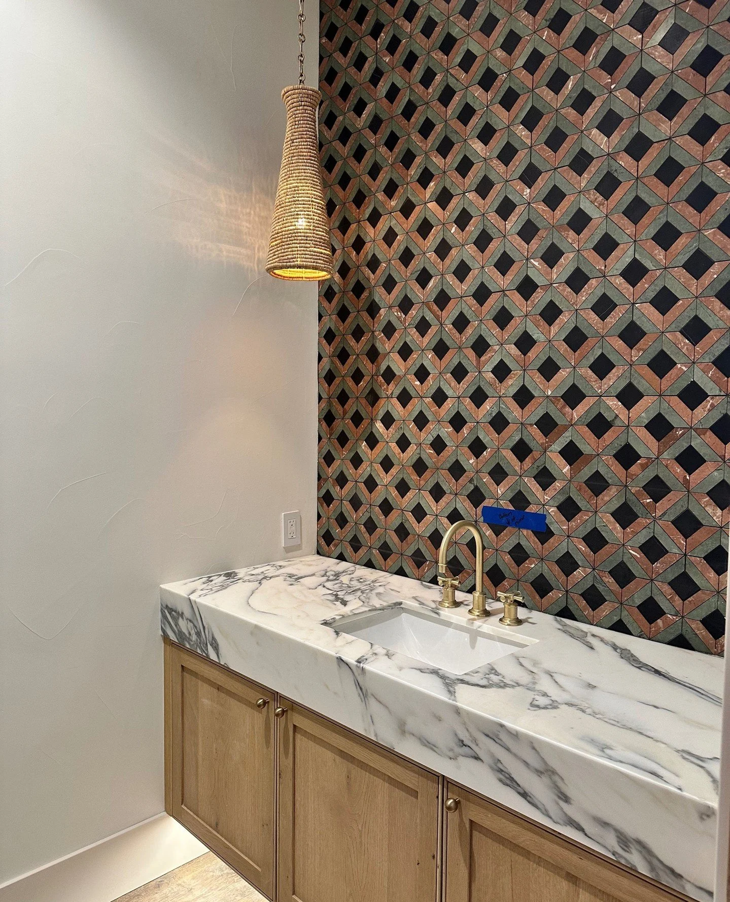 This past week we are finished up installing our Casa Bajada project along with a photo shoot. Stay tuned for the final reveal!
⁠
.⁠
.⁠
.⁠
⁠
#AMIDCasaBajada #palmspringsinteriors #palmspringsinteriordesign #palmspringsinteriordesigner #palmspringsint