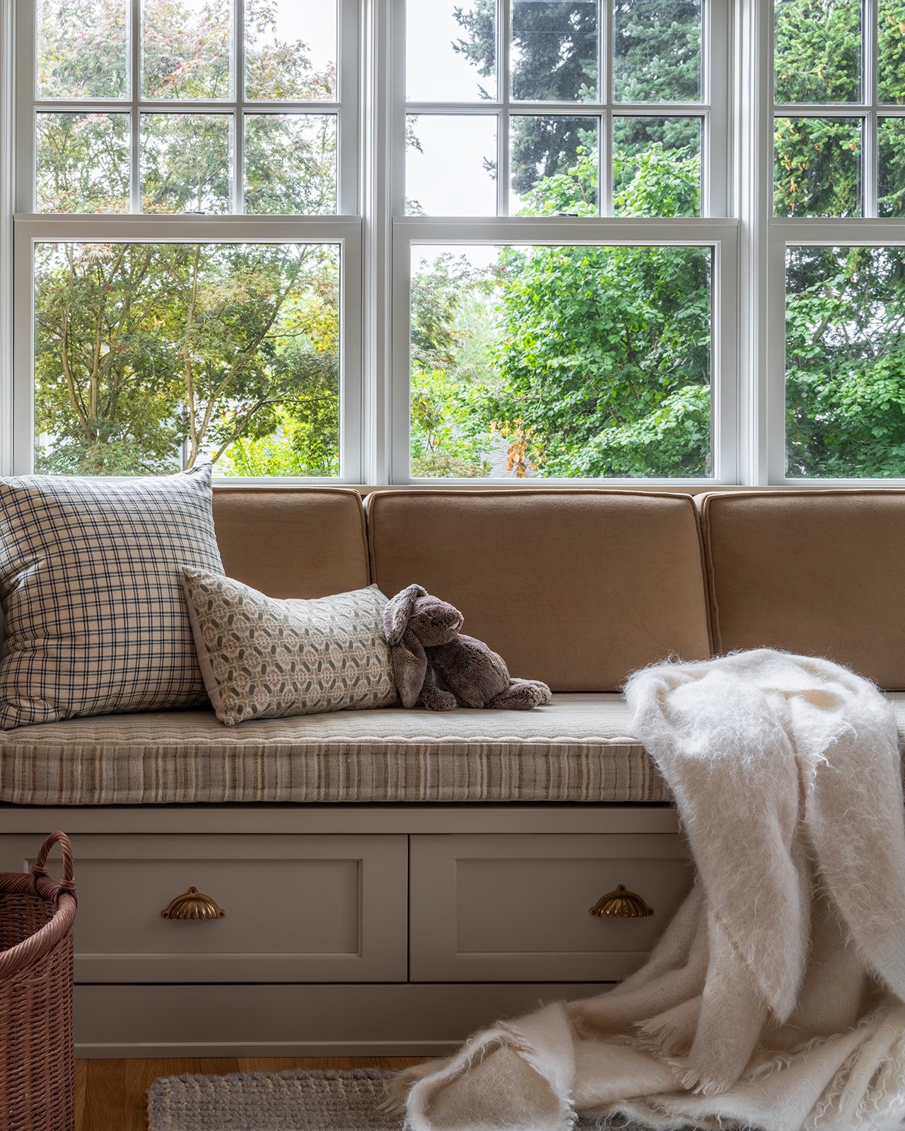 A sweet moment at our Green Lake Tudor Project⁠
⁠
Interior Design | @aminterior_design⁠
Photography | @_karamercer⁠
Florals and Styling | @teressajohnson ⁠
⁠.⁠
.⁠
.⁠
⁠#AMIDGreenLakeProject #seattleinteriordesign #seattleinteriordesigner #interiordesi