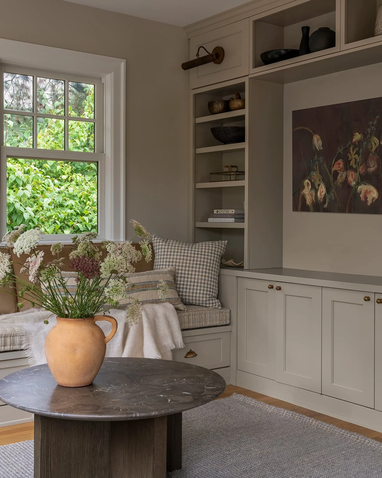 "...but first, let me take a shelfie!" ⁠📸⁠
⁠
Custom built-in cabinetry at our Green Lake Tudor Project⁠.⁠
⁠
Interior Design | @aminterior_design⁠
Photography | @_karamercer⁠
Florals and Styling | @teressajohnson ⁠
⁠.⁠
.⁠
.⁠
⁠
#AMIDGreenlak