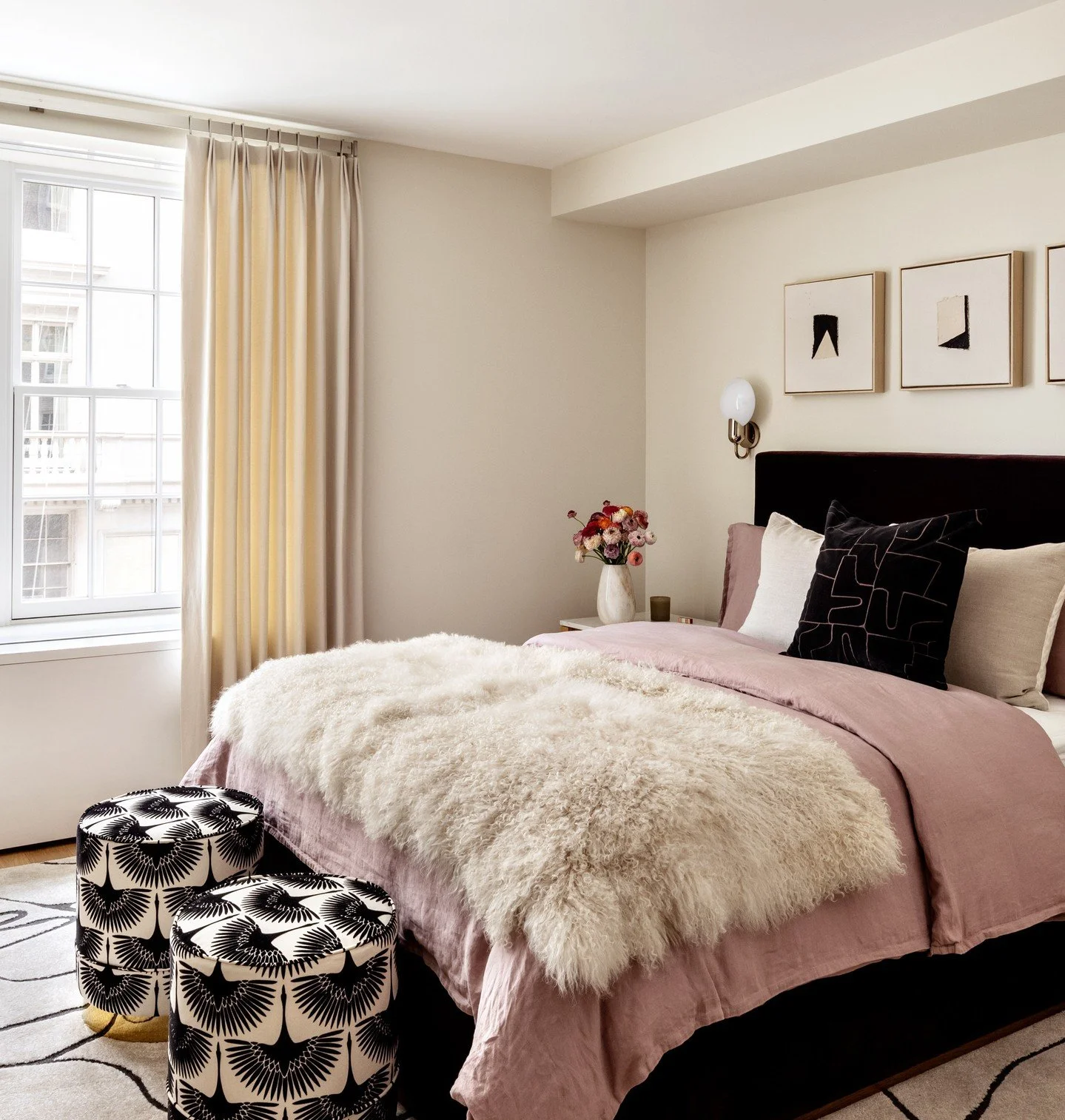 Soft mauve, rich plum and luxurious textures set the mood in a guest bedroom in our Upper Eastside Manhattan project ⁠
⁠
Interior Design | @aminterior_design⁠
Photography | @reganwoodphoto⁠
⁠
.⁠
.⁠
.⁠
⁠
#AMIDUpperEastSide #newyorkinteriors #newyorkin