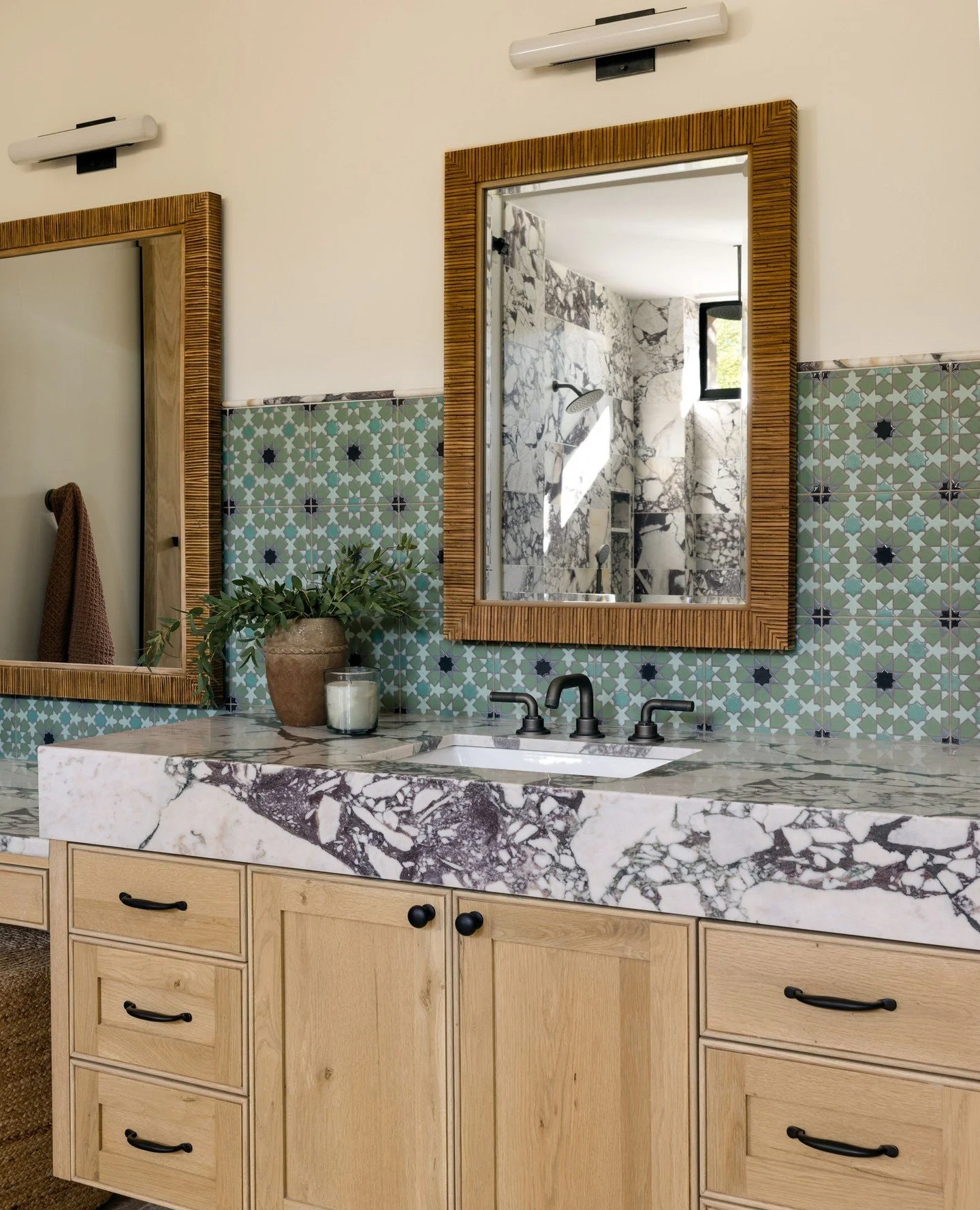 Statement stone is my jam! The primary bathroom at our Casa Bajada Project.⁠
⁠
Interior Design | @aminterior_design⁠
Photography | @mirandaestes⁠
⁠
.⁠
.⁠
.⁠
⁠
#AMIDCasaBajadaProject #desertdesign #palmspringsinteriordesign #californiainteriordesign #