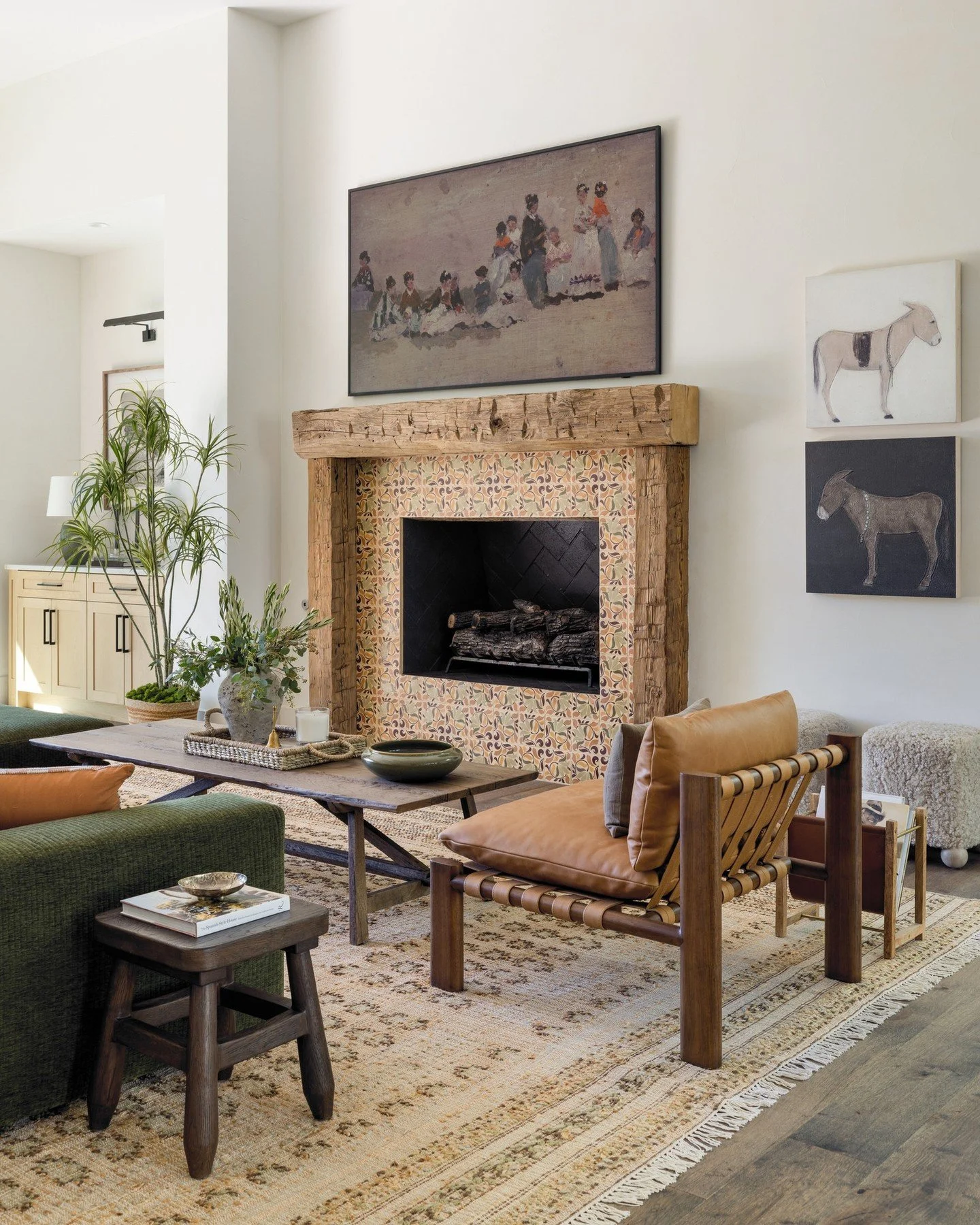 Happy Monday! As we welcome a new week, let&rsquo;s also welcome a new project reveal, our Casa Bajada project. 

Follow along as we share this beautiful project with you! 

Interior Design | @aminterior_design⁠
Photography | @mirandaestes⁠

.
.⁠
.⁠
