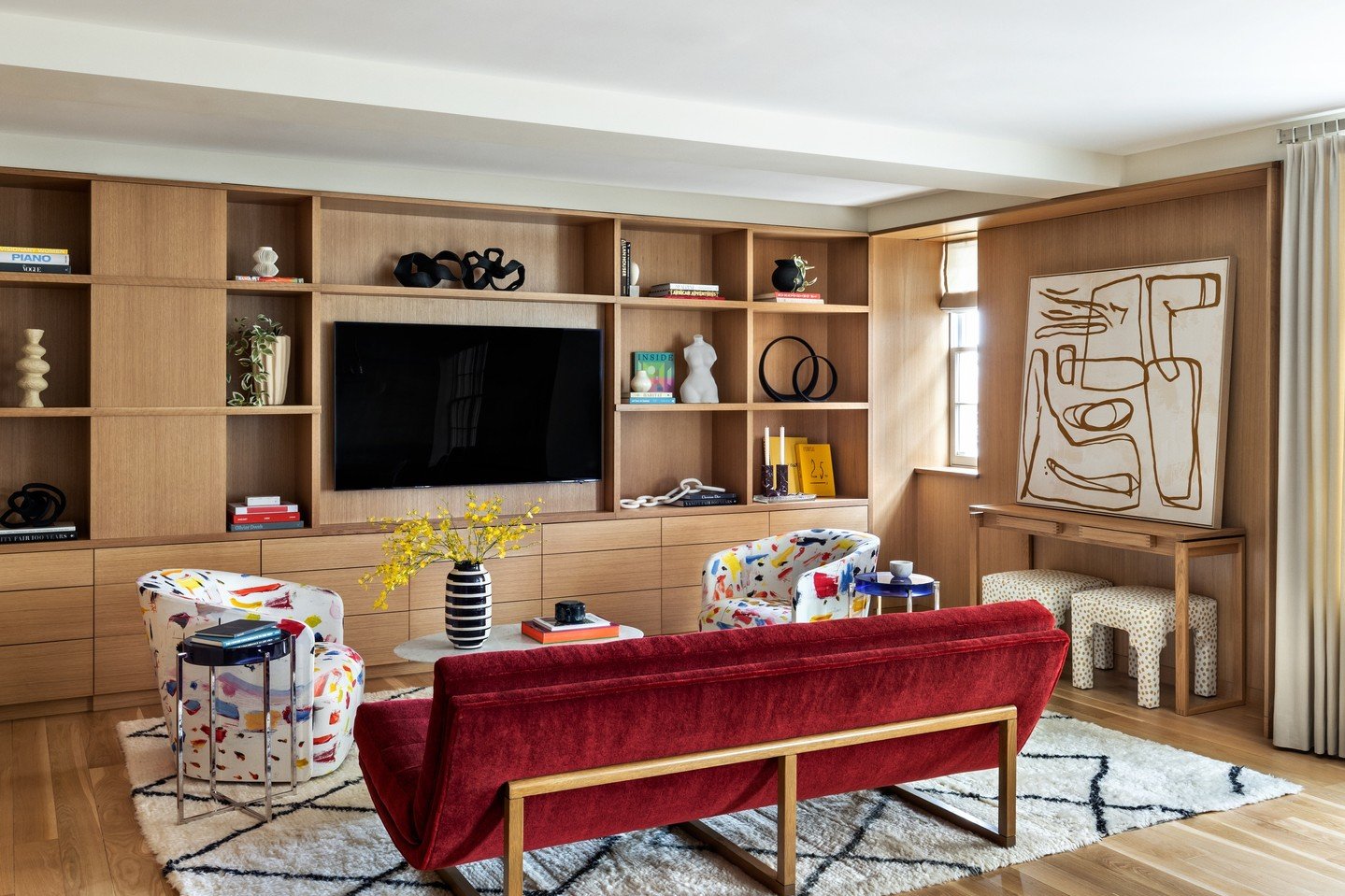 The Unexpected Red Theory in the living room of our Upper Eastside Manhattan project.⁠
⁠
Interior Design | @aminterior_design⁠
Photography | @reganwoodphoto⁠
⁠
.⁠
.⁠
.⁠
⁠
#AMIDUpperEastside #newyorkinteriors #newyorkinteriordesign #newyorkinteriordes