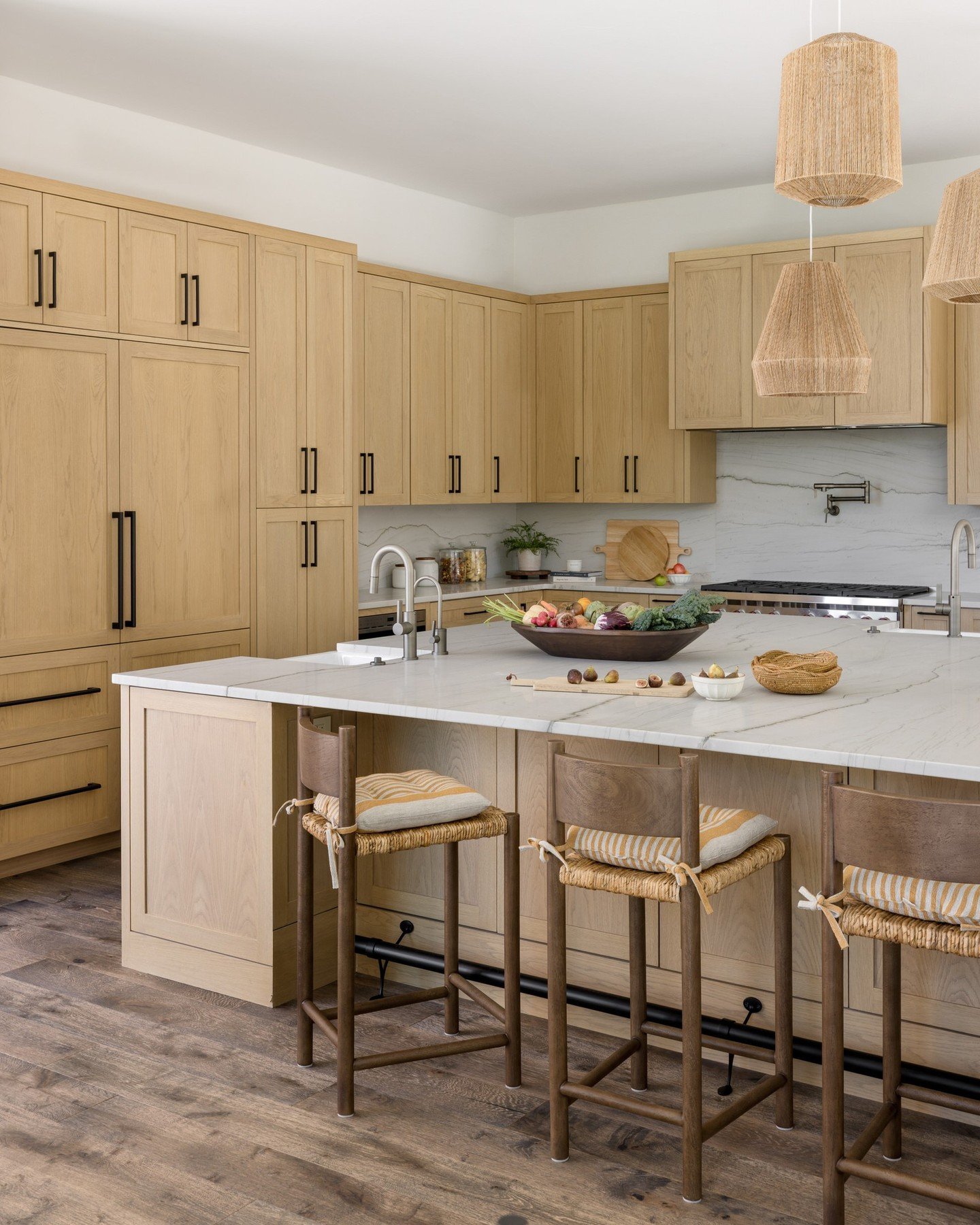 Gathering point for Sunday dinners. The kitchen at our Casa Bajada project.
⁠

Interior Design | @aminterior_design⁠
Photography | @mirandaestes⁠
⁠
.⁠
.⁠
.⁠
⁠
#AMIDCasaBajadaProject #desertdesign #palmspringsinteriordesign #californiainteriordesign #