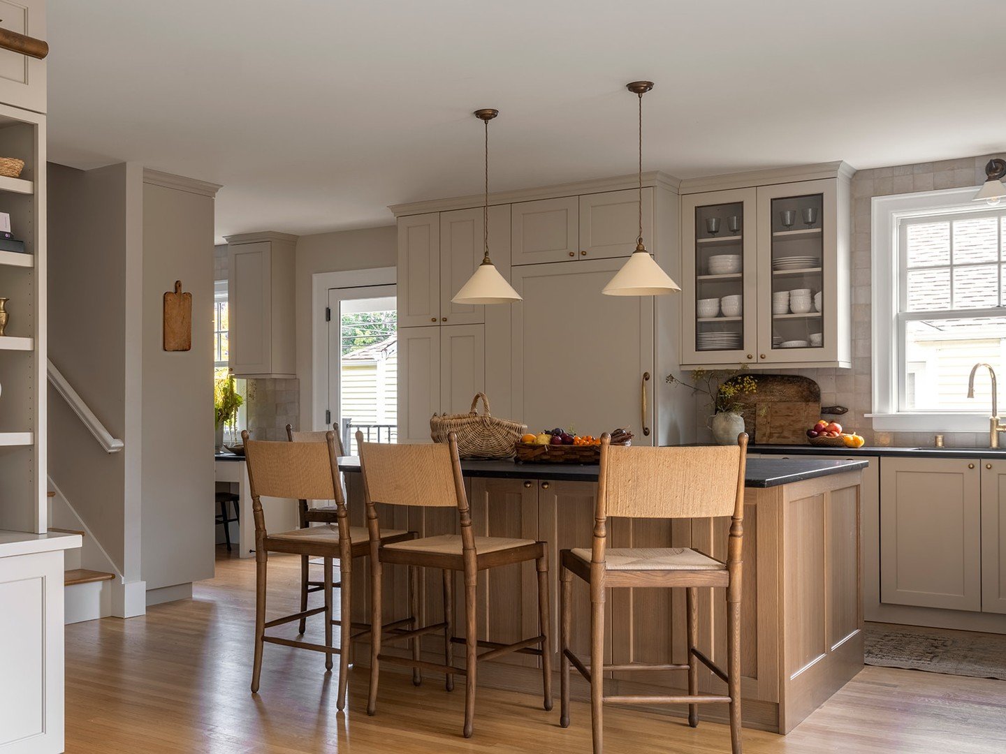Slow Sundays start here. The kitchen at our Green Lake Tudor Project.⁠
⁠
Interior Design | @aminterior_design⁠
Photography | @_karamercer⁠
Florals and Styling | @teressajohnson ⁠
⁠.⁠
.⁠
.⁠
⁠
#AMIDGreenlakeTudorProject #seattleinteriordesign #seattlei