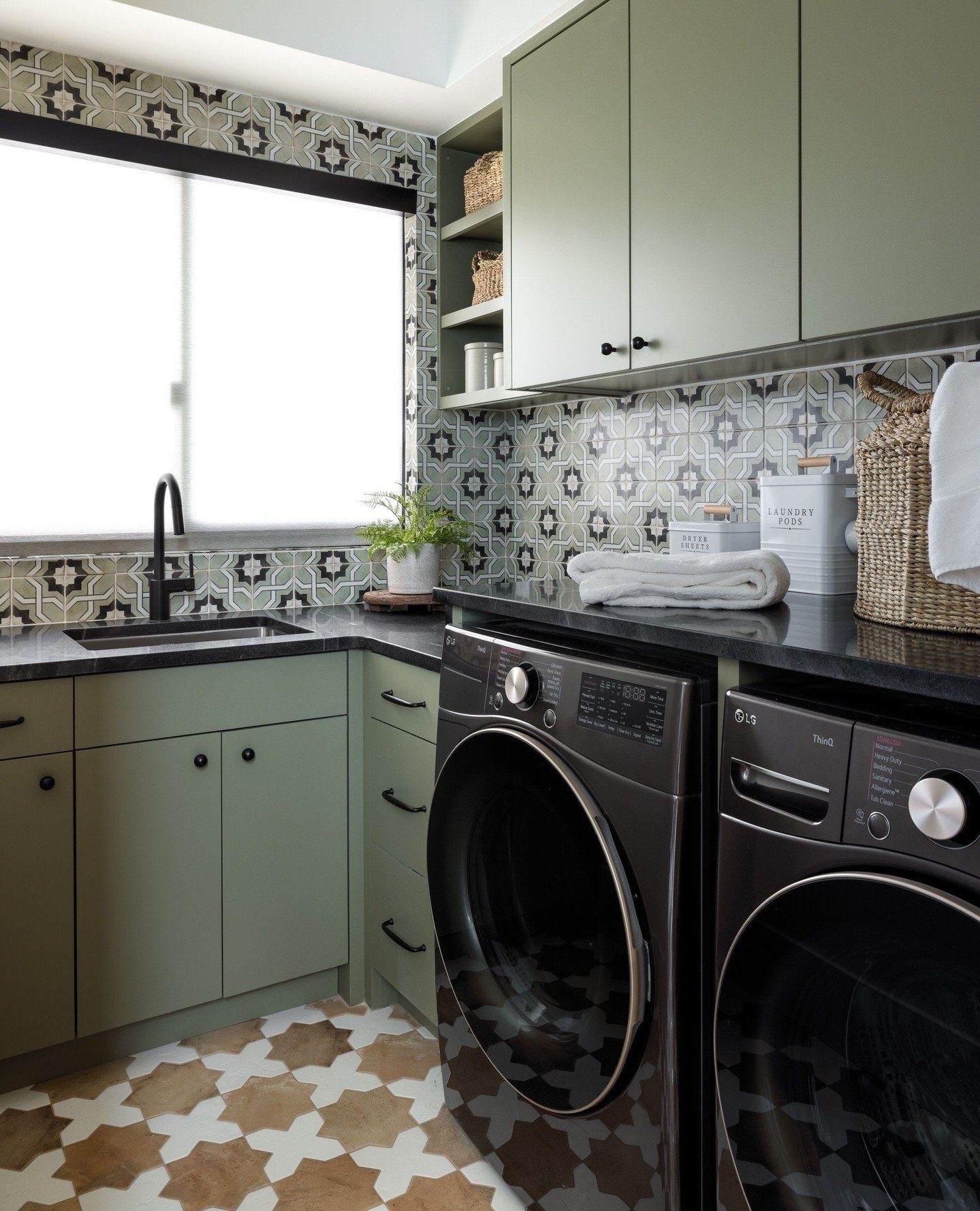 Little Space, Big Impact. The Laundry Room at our Casa Bajada Project.⁠
⁠
Interior Design | @aminterior_design⁠
Photography | @mirandaestes⁠
⁠.⁠
.⁠
.⁠
⁠
#AMIDDesertHaciendaProject #desertdesign #palmspringsinteriordesign #californiainteriordesign #ca