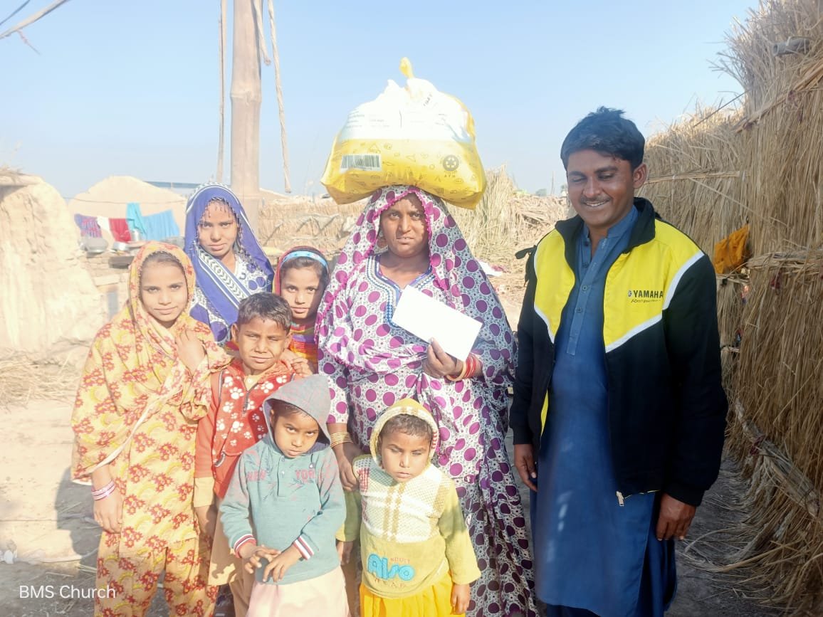  Widow Shanti receives food &amp; support from Evangelist Arbelo. 