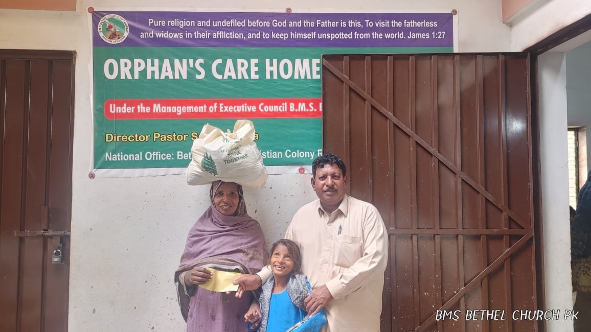Pastor Saleem Raza distributes Food Bag and other aid to Widow Irshad