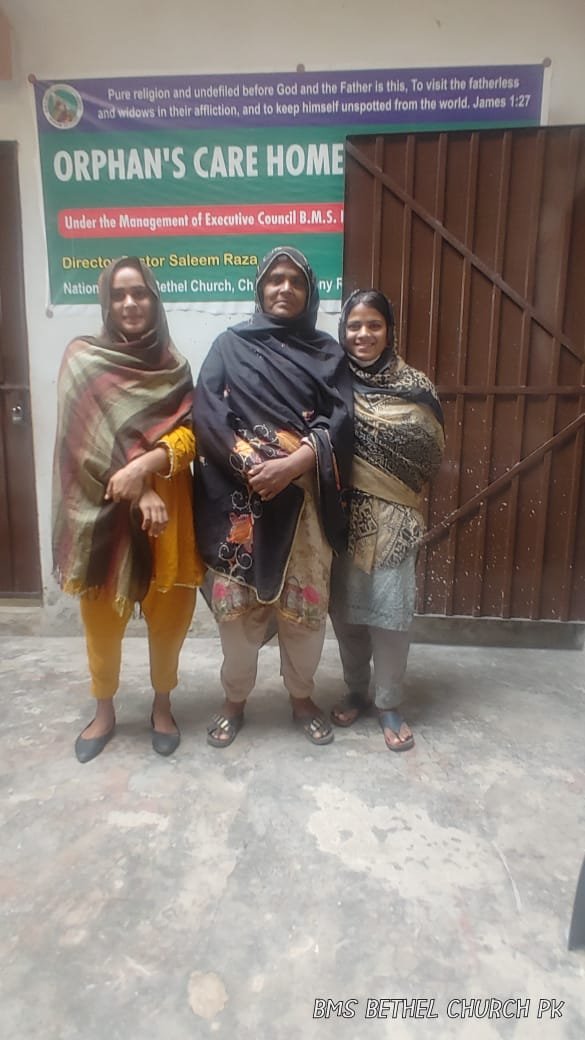 Widow Munawarra and her daughters.