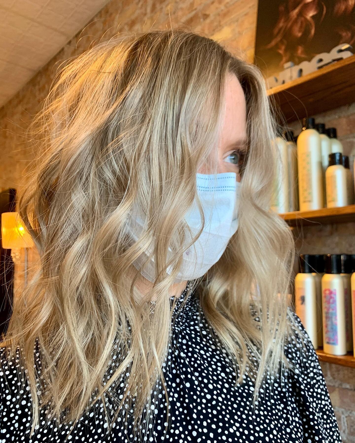 Make sure to snag an appointment with our junior stylist Katelyn ASAP 😘 she is the bomb💣 @_hairbykatelyn_ 
&bull;
&bull;
&bull;
&bull;
#mandcosalon #davinessalon #pmtslombard #wheatonsalon #wheatonillinois #napervillehairstylist #napervillemoms #gl