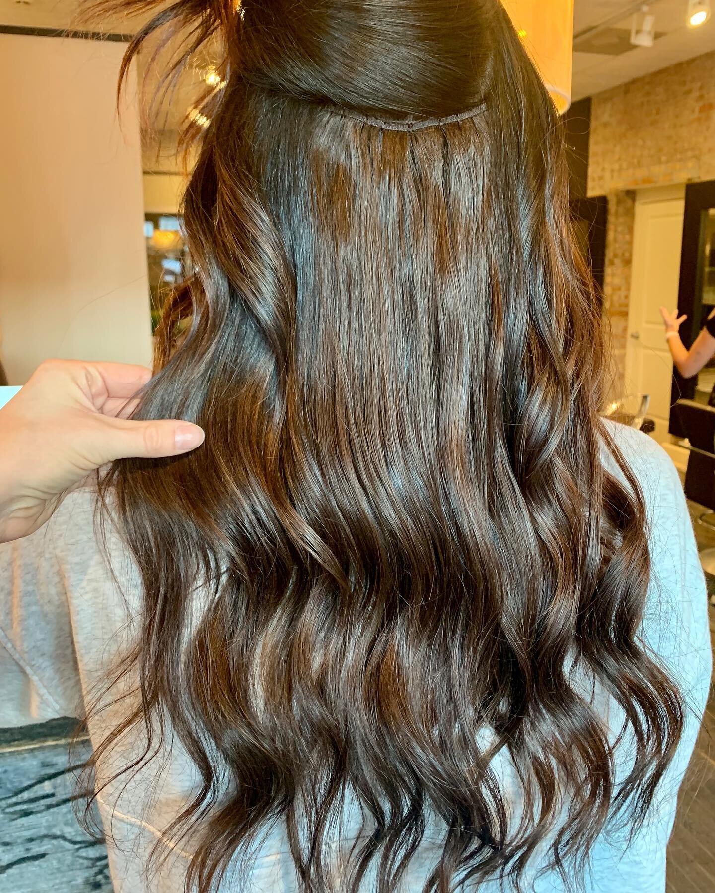 Did you know that we have 2 stylists certified in hand tied extensions!?! Even if you aren't looking to add length to your hair extensions are a great way to give extra fullness. We also offer beaded and tape in extensions ❤️ @hairby_carlyn @courtney