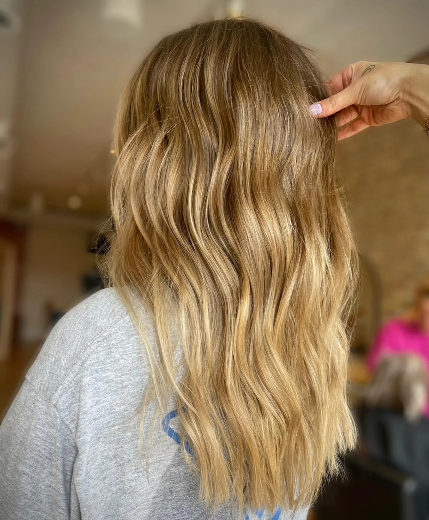 Addicted to blonde ✨ 
@__hairbynadia__ 
&bull;
&bull;
&bull;
&bull;
#downtownwheaton #wheatonmoms #wheatonhairstylist #davinessalon #chicagosalon #mandcosalon #wheatoncollege #collegeofdupage 
#glenellynliving #glenellynhairstylist