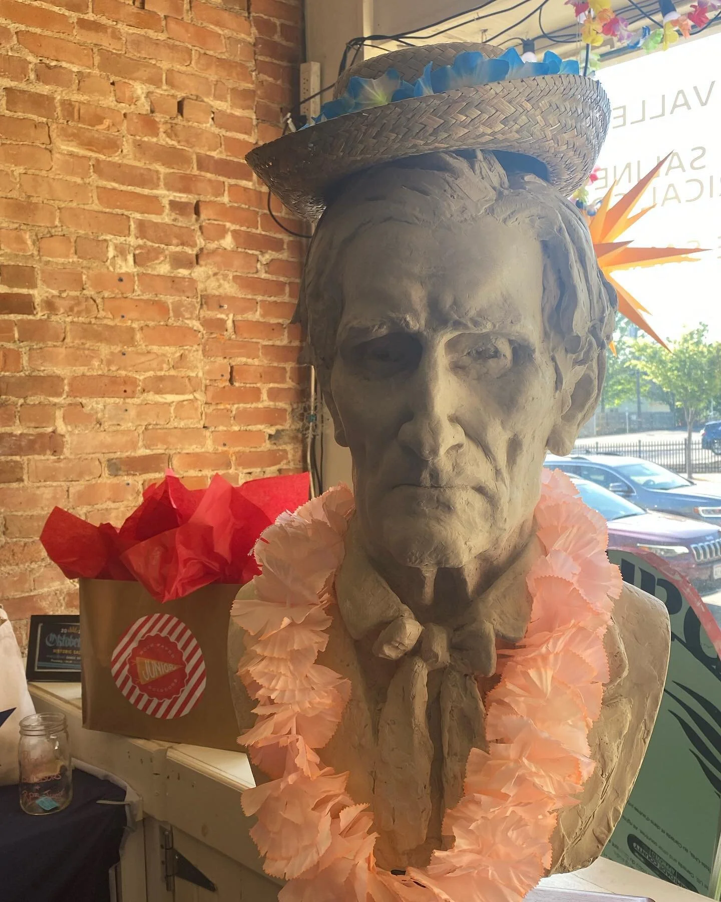 It&rsquo;s Ladies&rsquo; Night in Saline!
Come say hi! I&rsquo;ll be here at 109 Cultural Exchange till 9p