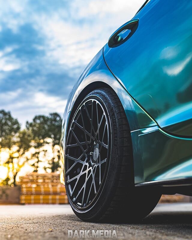 Wheel Wednesday 
Photo by @dxrkmedia 
Wrap by @wrapengineers 
Mods by @voylesperformance