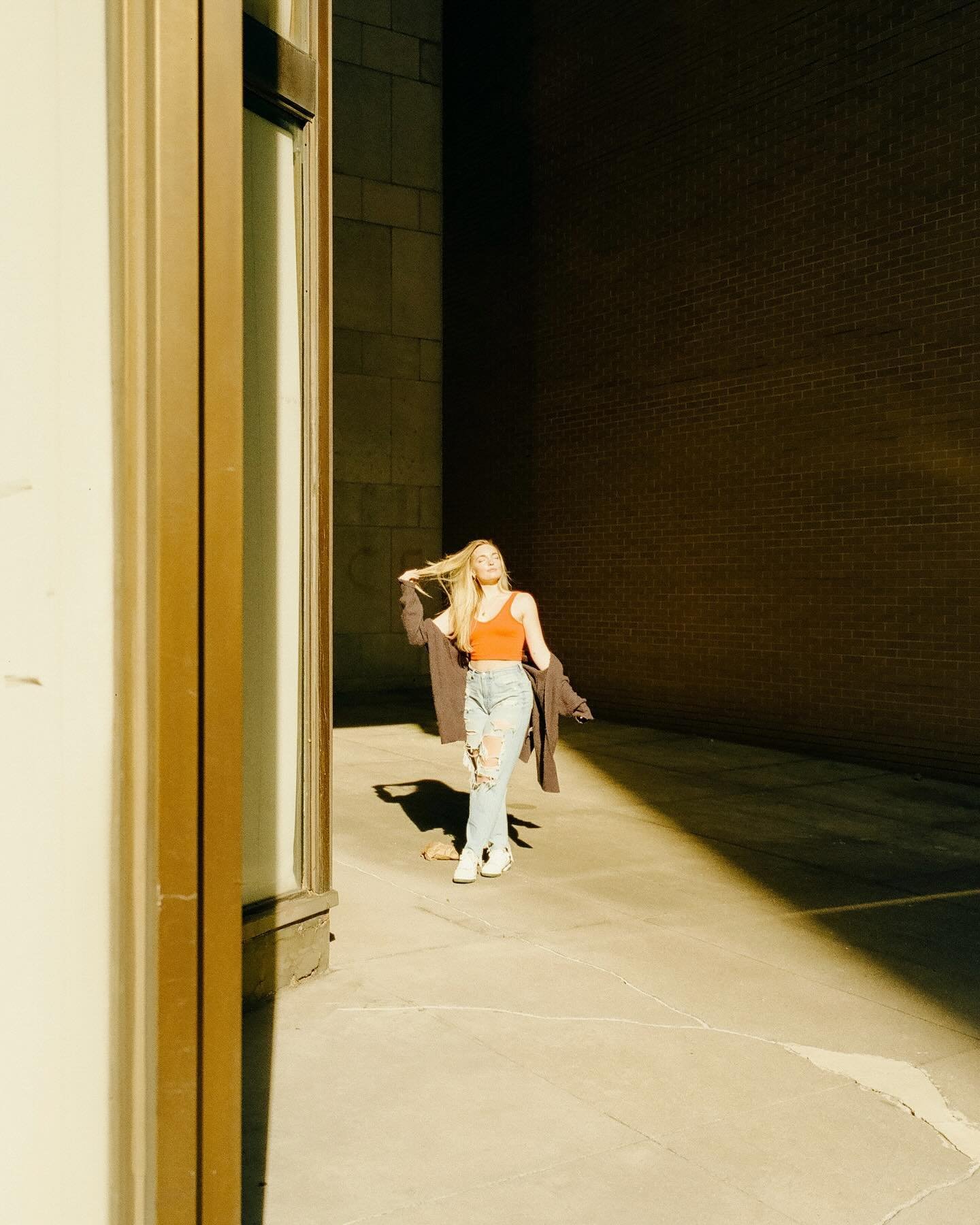 wandering around looking for the color orange on a sunny afternoon 

First roll shot on my Contax :,) thank u @bethanyreidvisuals for being my lil model and having a silly time with me!! 

Btw&hellip; &hellip;.,,.. you should book a film session and 