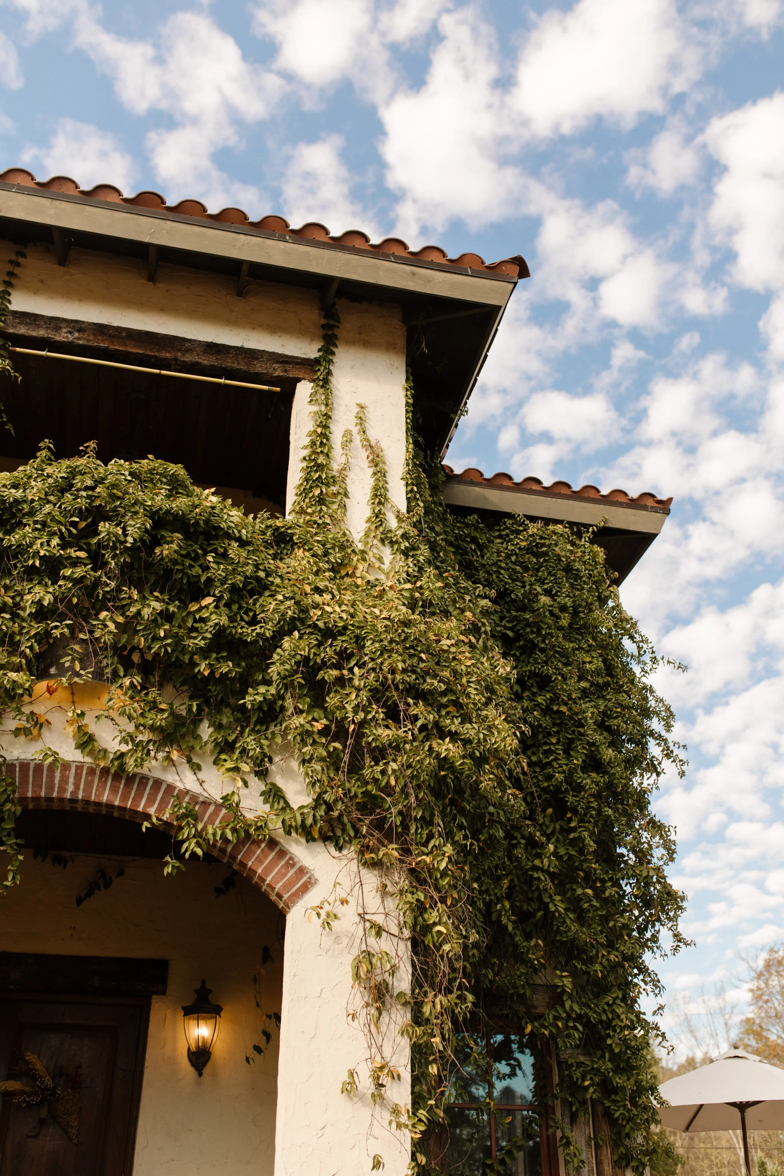 Ivy-covered Mediterranean-style villa exterior serving as the backdrop for an elegant italy inspired wedding celebration.