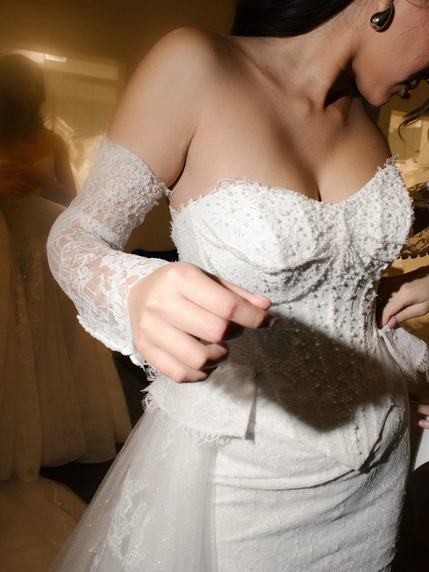 Runways on my mind this week w/ @nybfw happenings 🩶⛓️&zwj;💥🪩💍

Last December with @allurebridals for their 25th anniversary soir&eacute;e 

Vendors
Rentals: @whitedoorevent 
Photography: @madelinerosephotos
Catering &amp; Cake: @draperscatering 
