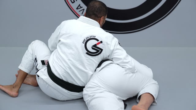 Cross Grip - Omoplata