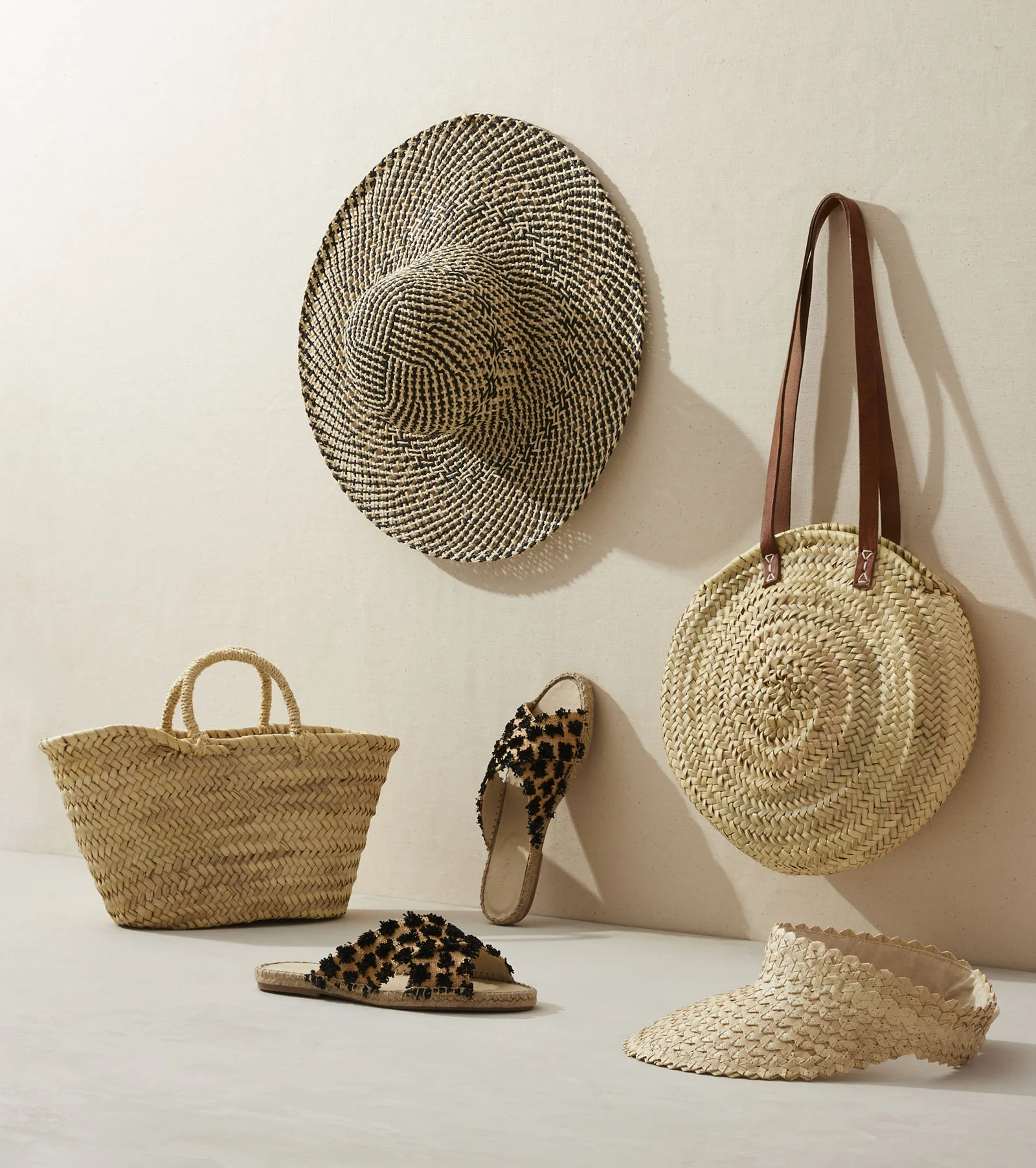 LG_SU18_May_STILLS_05_STRAWBAG_044_RGB (1).jpg