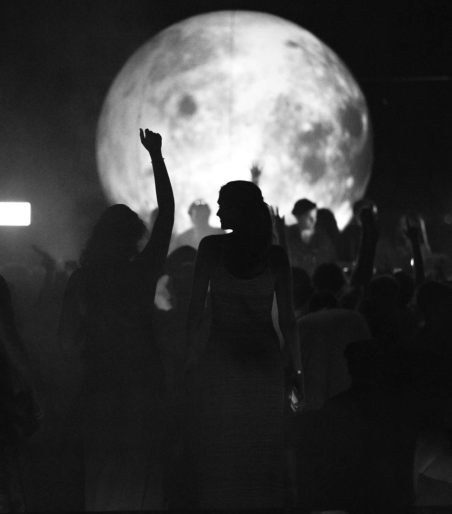 And just like that, another Full Moon wrapped 🌕Big love to @simone_francisco @otkidach @jogamusic_ @chriseconomou @azasirelis &amp; @jayx.tv for setting the vibe, @ulucliffhouse for hosting us, and all you legends who showed up and showed out! Until