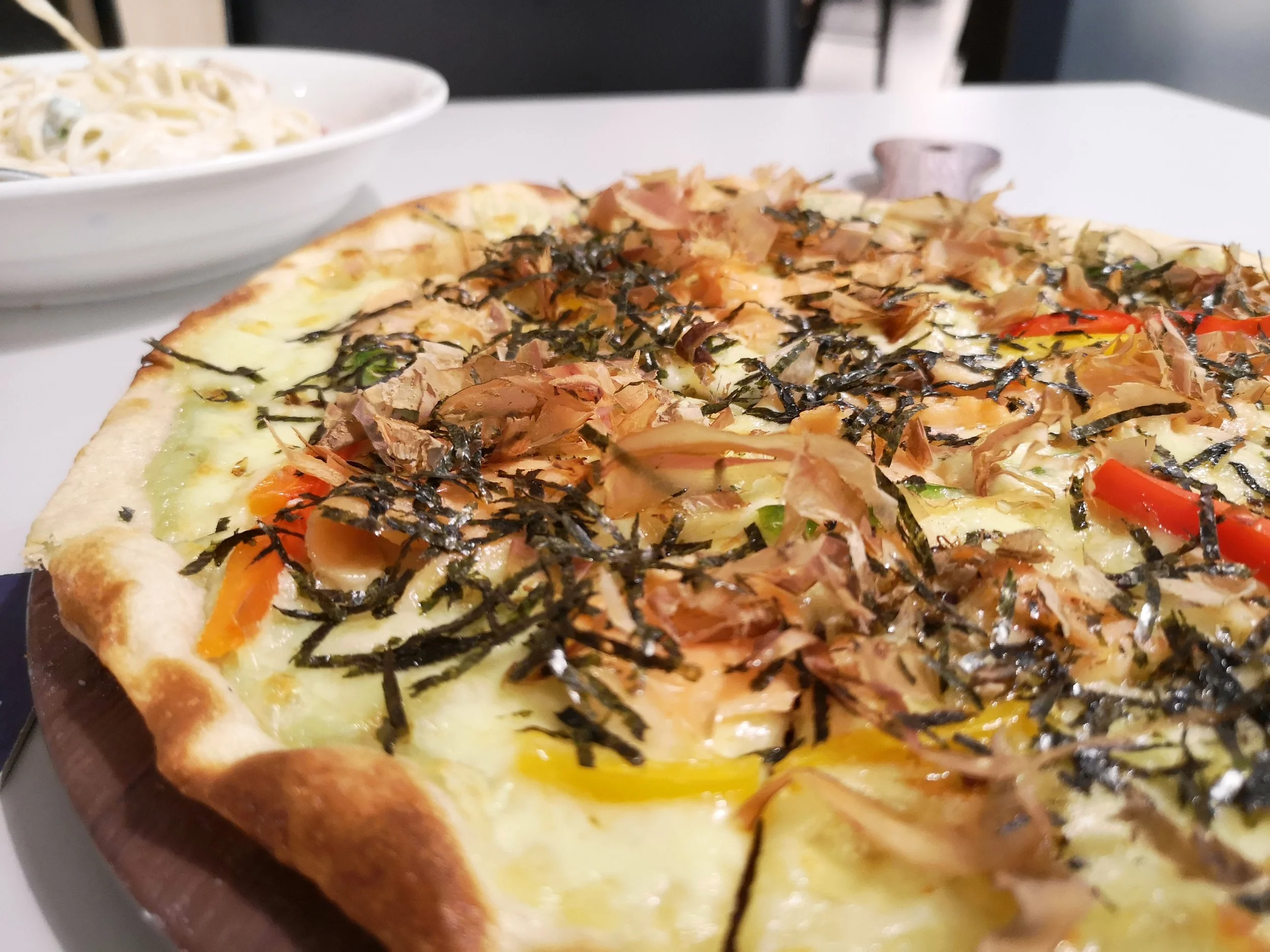 Wasabi+Salmon+Pizza.jpg