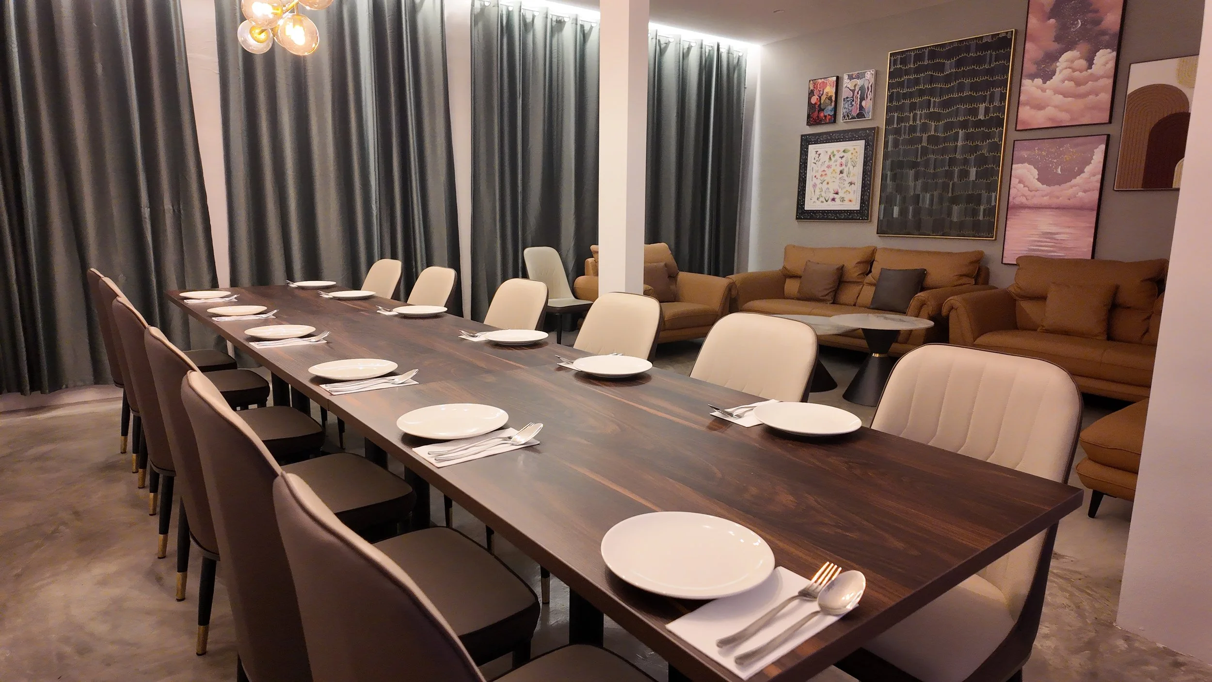 Pentos &amp; Basil Private Room