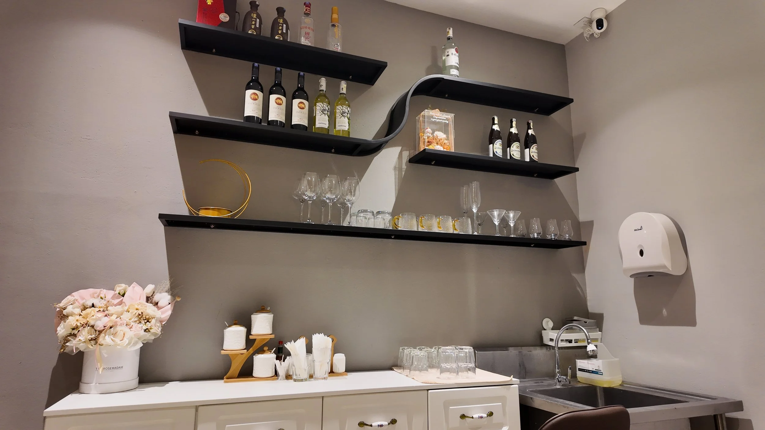 Pentos &amp; Basil Private Room