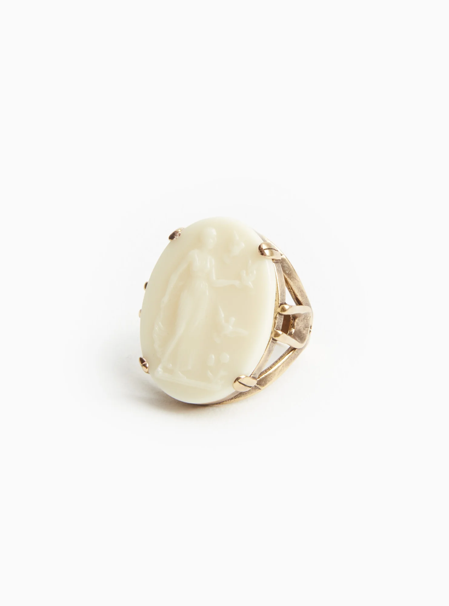 Lady_With_Dove_Ring_064 1.jpg