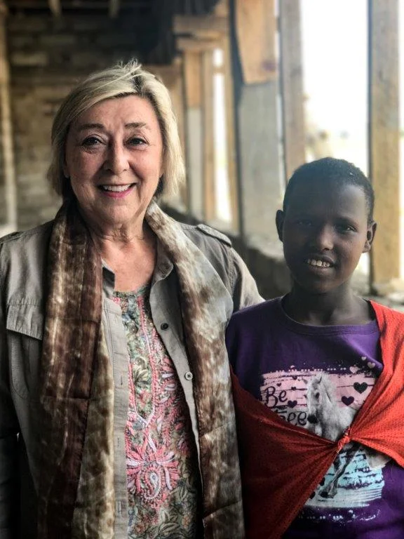 Ndicho, whose family lives in a simple boma in the Olmoti region, wants to be a doctor and give back to her community, an impossible dream without the education she is receiving, thanks to Susan’s sponsorship.