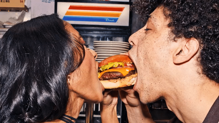 VID_15S_DN_DNEN_EV_Date Night_v1_sharethrough-high (1).gif