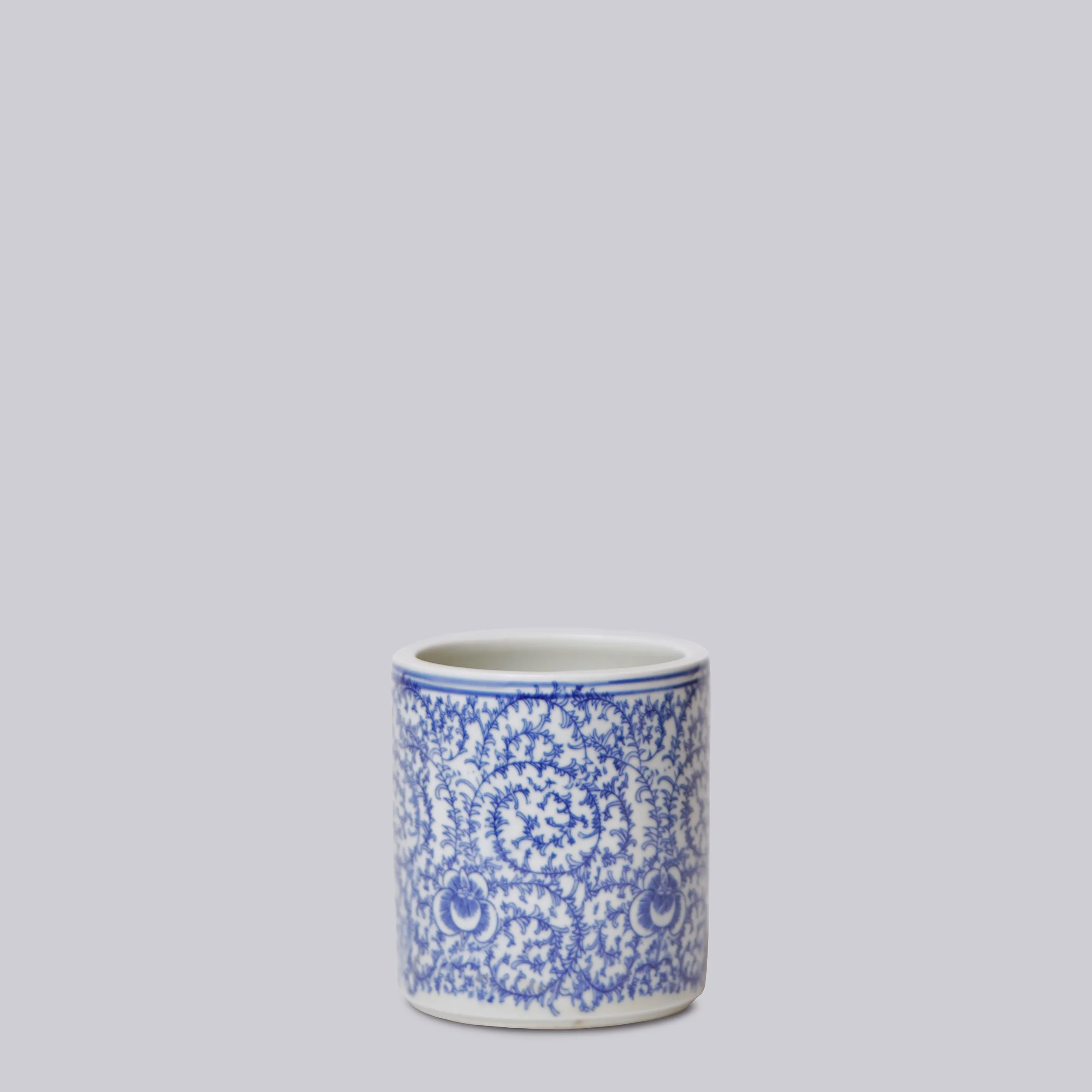 BLUE AND WHITE SCROLLING PEONY PORCELAIN CACHEPOT (C505)