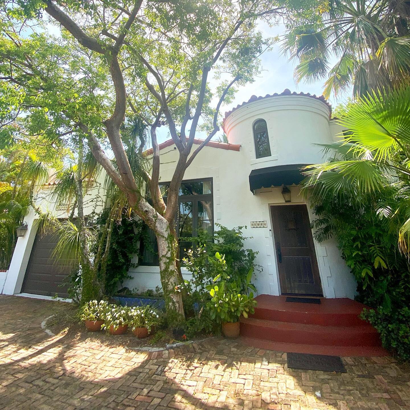 JUST SOLD &ndash; 🌷 Romantic Renovated Miami Beach Mediterranean Villa 
 
4365 Alton Rd | Miami Beach
3 BD + Den | 2.5 BA
2,724 Adjusted SF | 9,465 SF Lot
SOLD- $3,000,000
 
Contact:
The Schwartz Team
Compass Florida
Minette Schwartz - 305-439-6628 