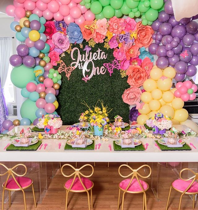 It&rsquo;s a celebration for a beautiful one year old and her friends!
#greatgrace2019 
Photography: @crystal_artis 
Design&amp;Decor &amp; Florals: @uniqueroseevents @angelicaunique 
Rentals: @georgia_party_rentals 
Organic Balloons and door arch: @